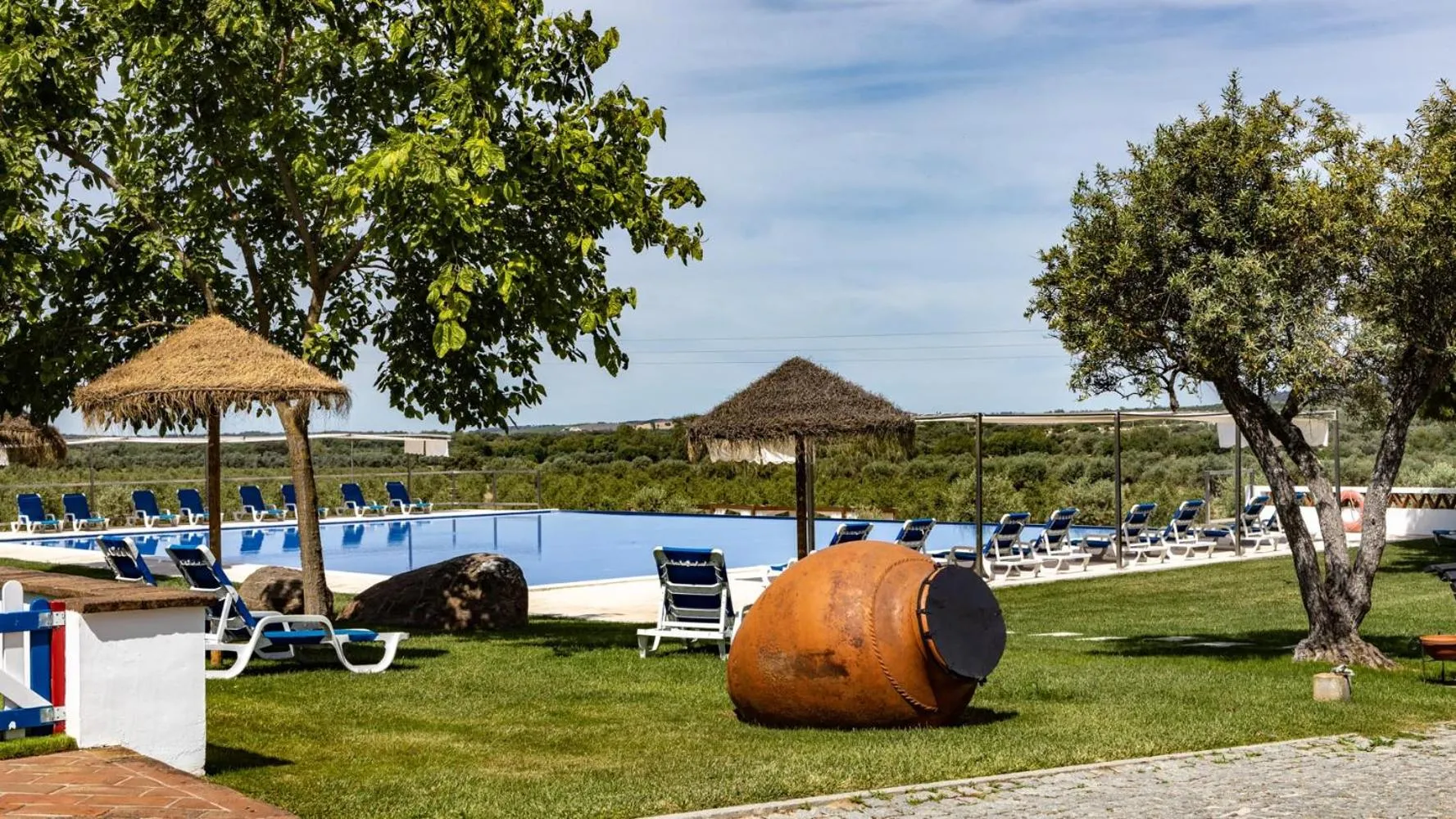 Swimming pool in Vila Planicie