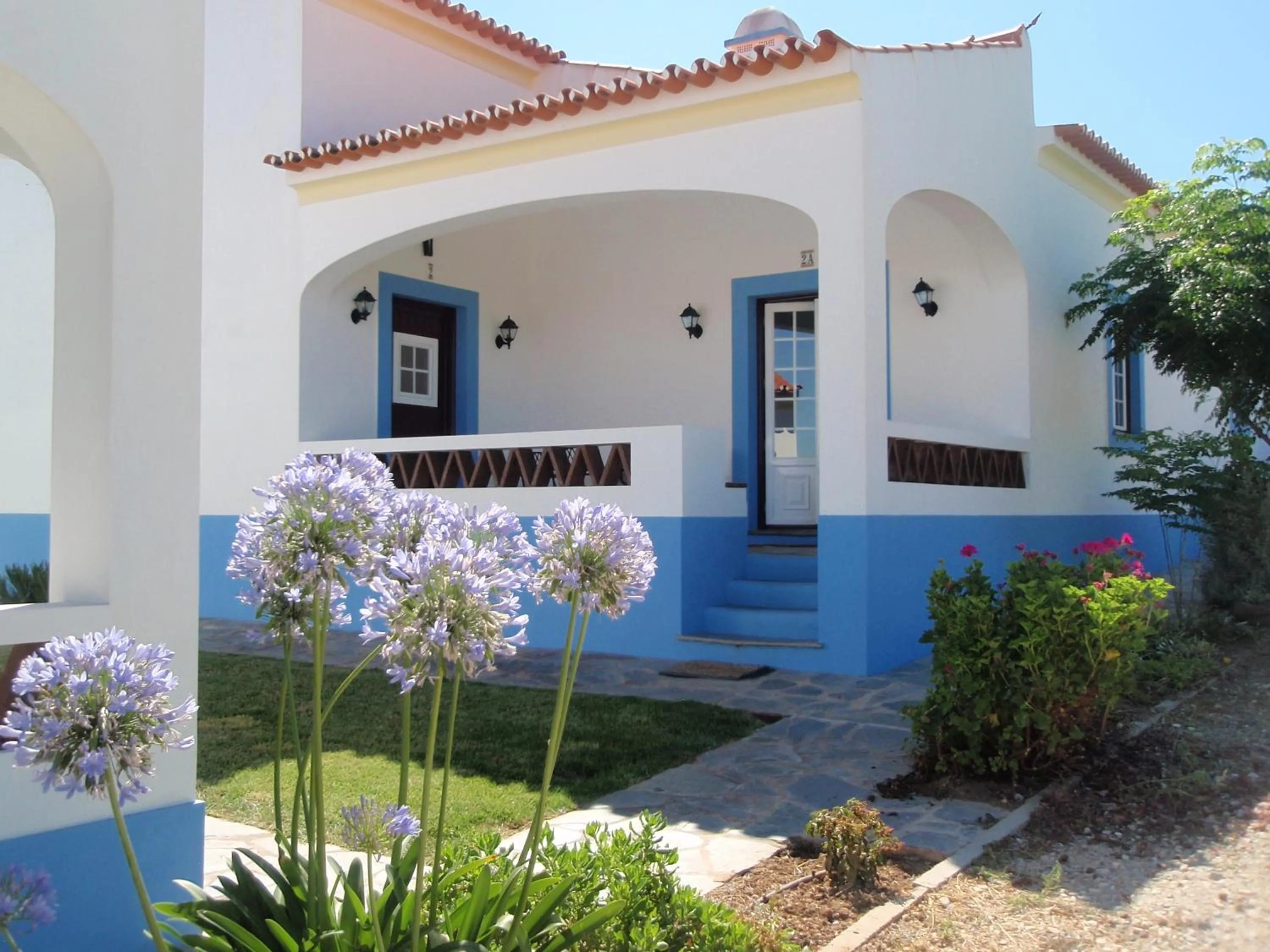 Facade/entrance in Vila Planicie