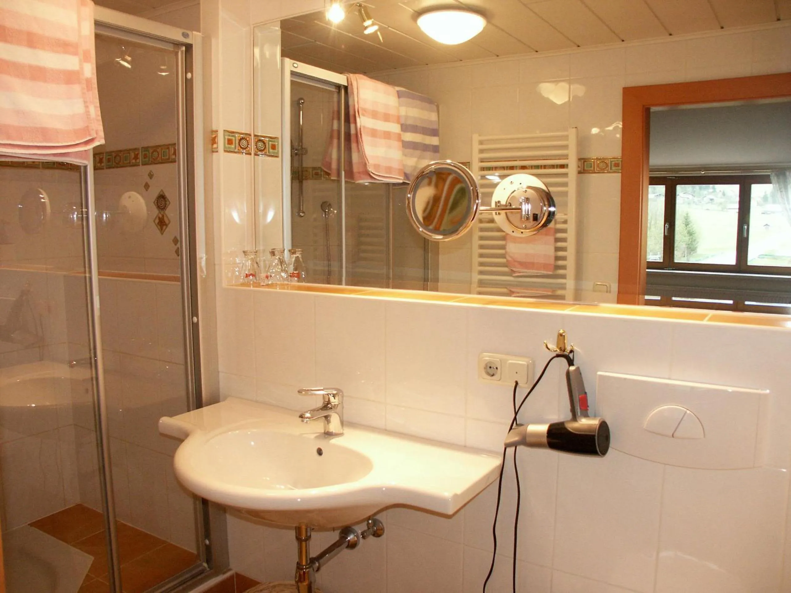 Bathroom in Hotel - Restaurant Gosauerhof