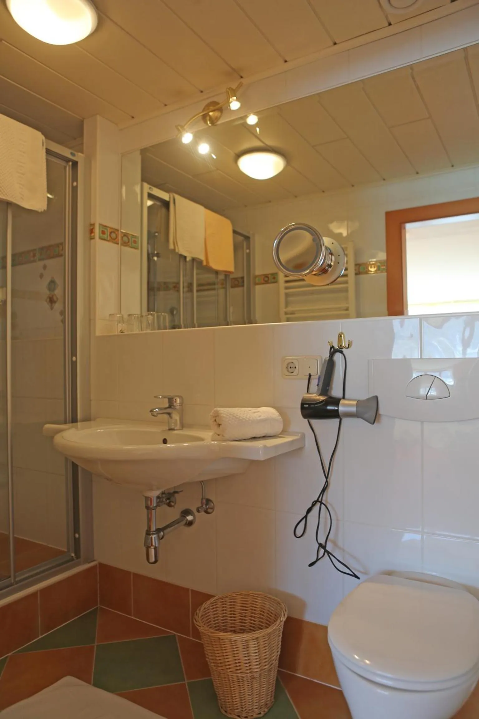 Bathroom in Hotel - Restaurant Gosauerhof