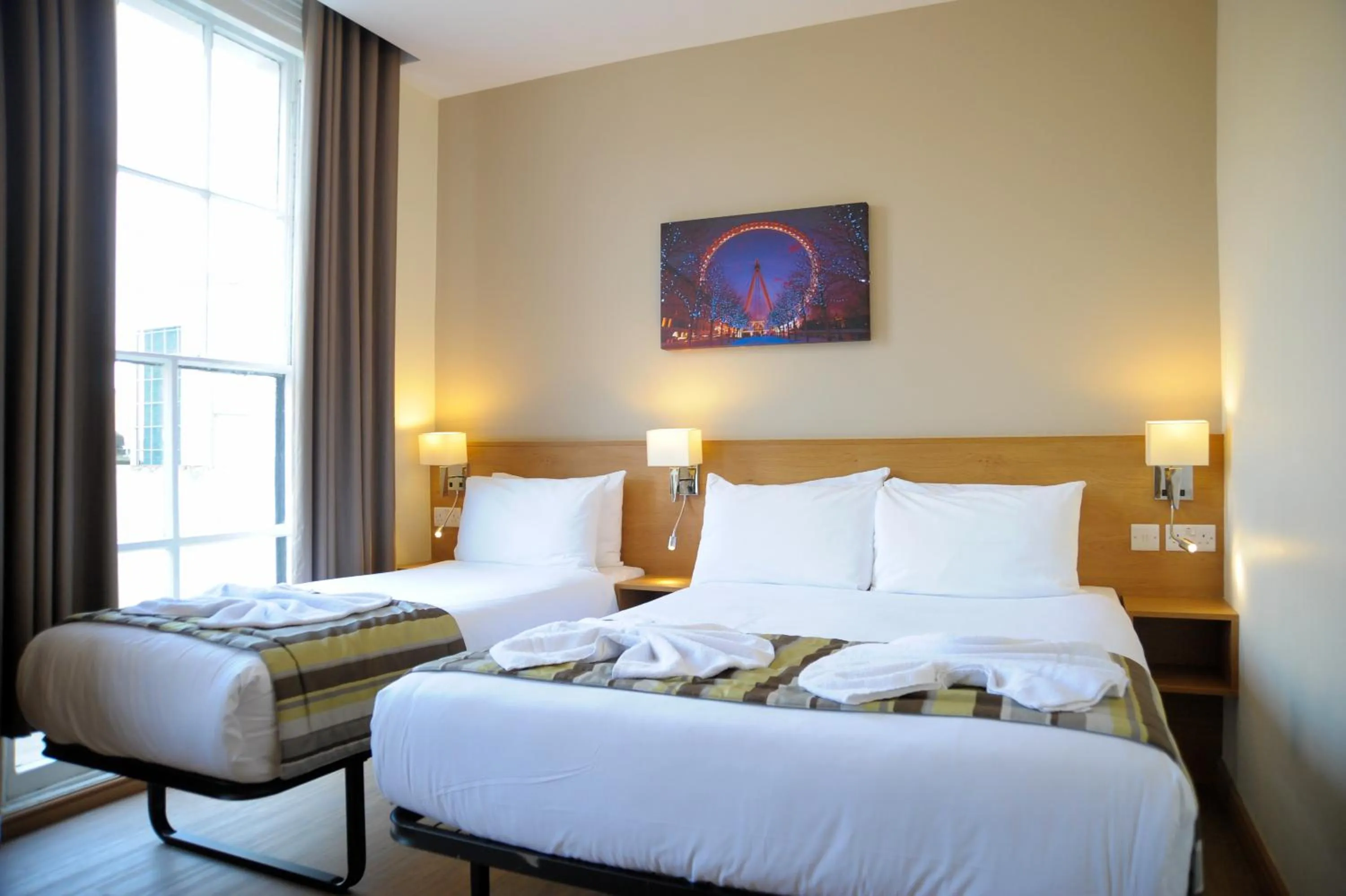 Bed in Kings Cross Inn Hotel