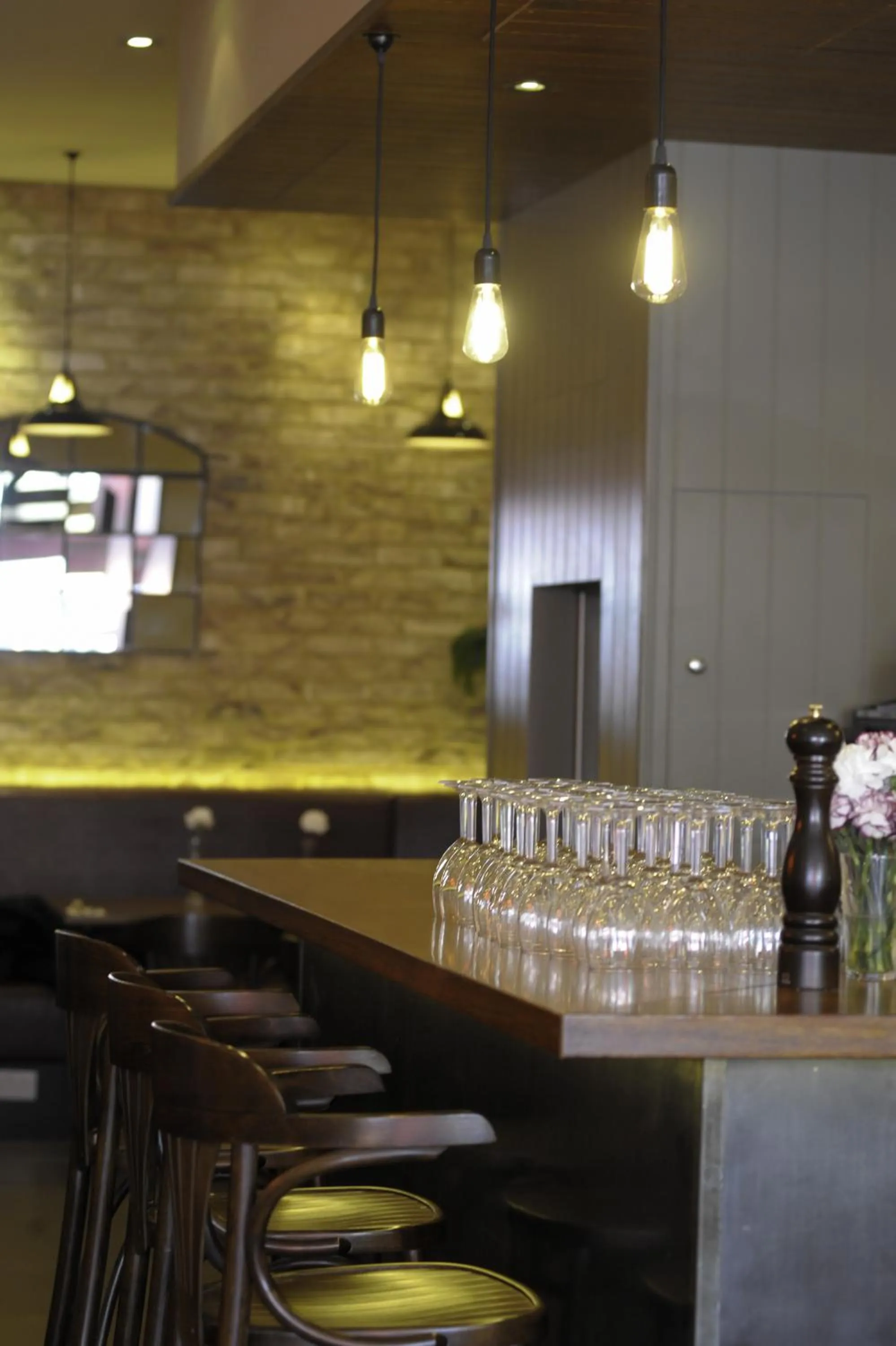 Restaurant/places to eat in Kings Cross Inn Hotel