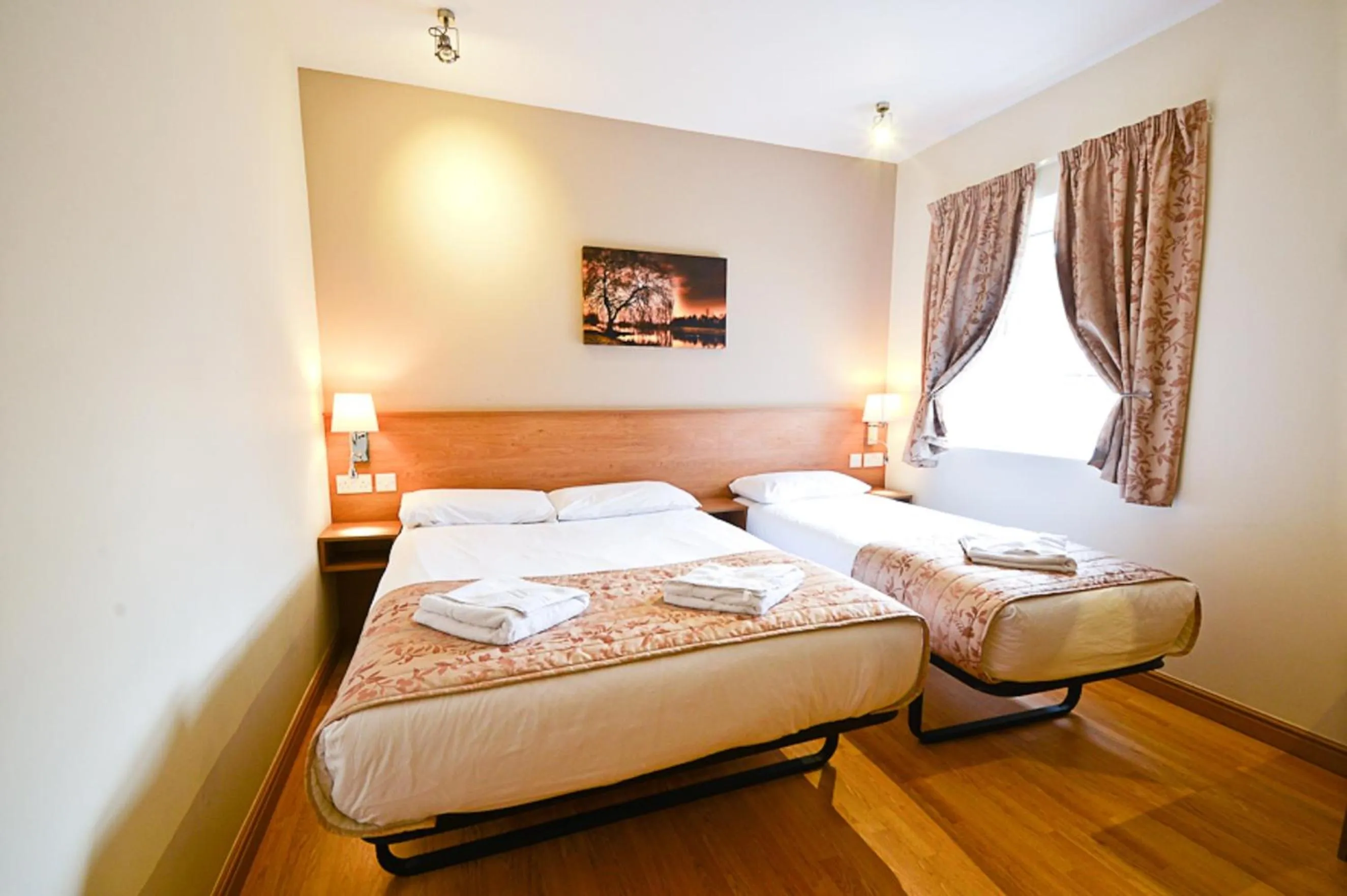 Bedroom, Bed in Kings Cross Inn Hotel