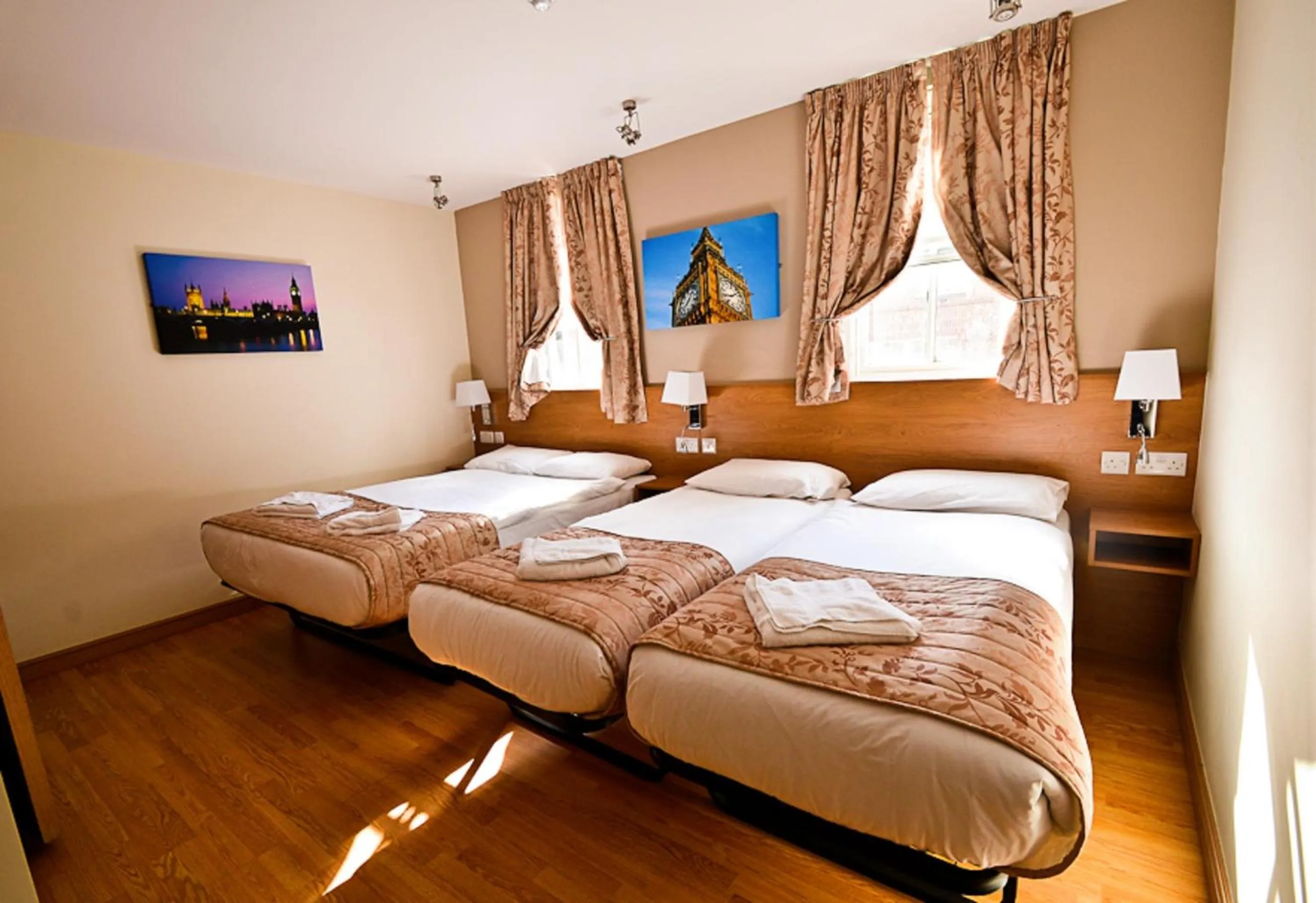 Bedroom, Bed in Kings Cross Inn Hotel