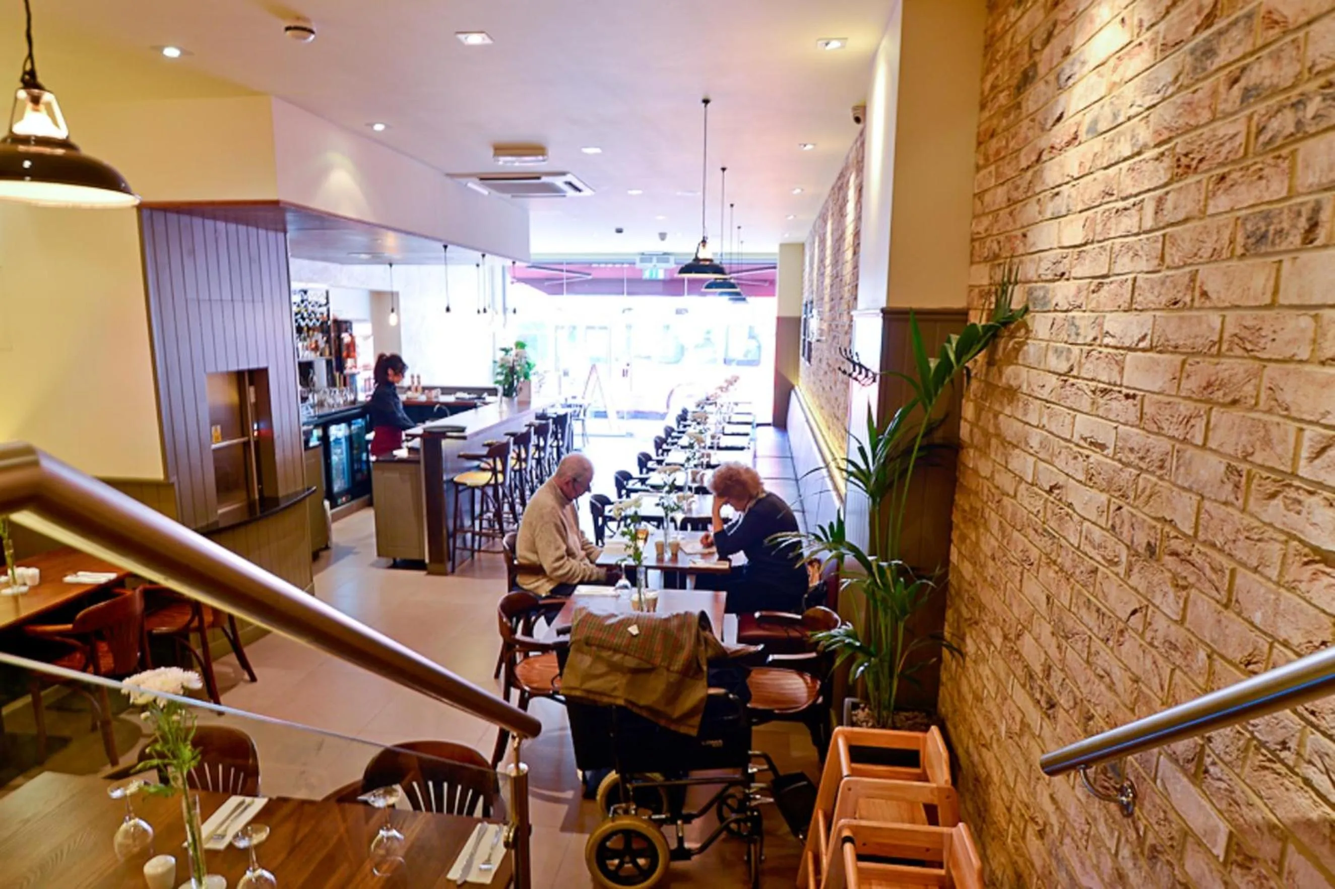 Restaurant/places to eat in Kings Cross Inn Hotel