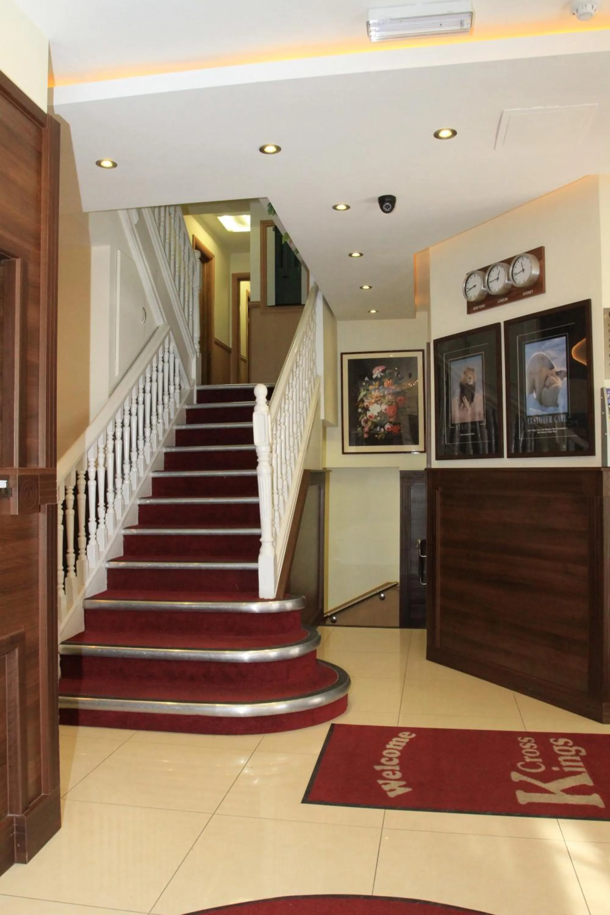 Lobby or reception in Kings Cross Inn Hotel