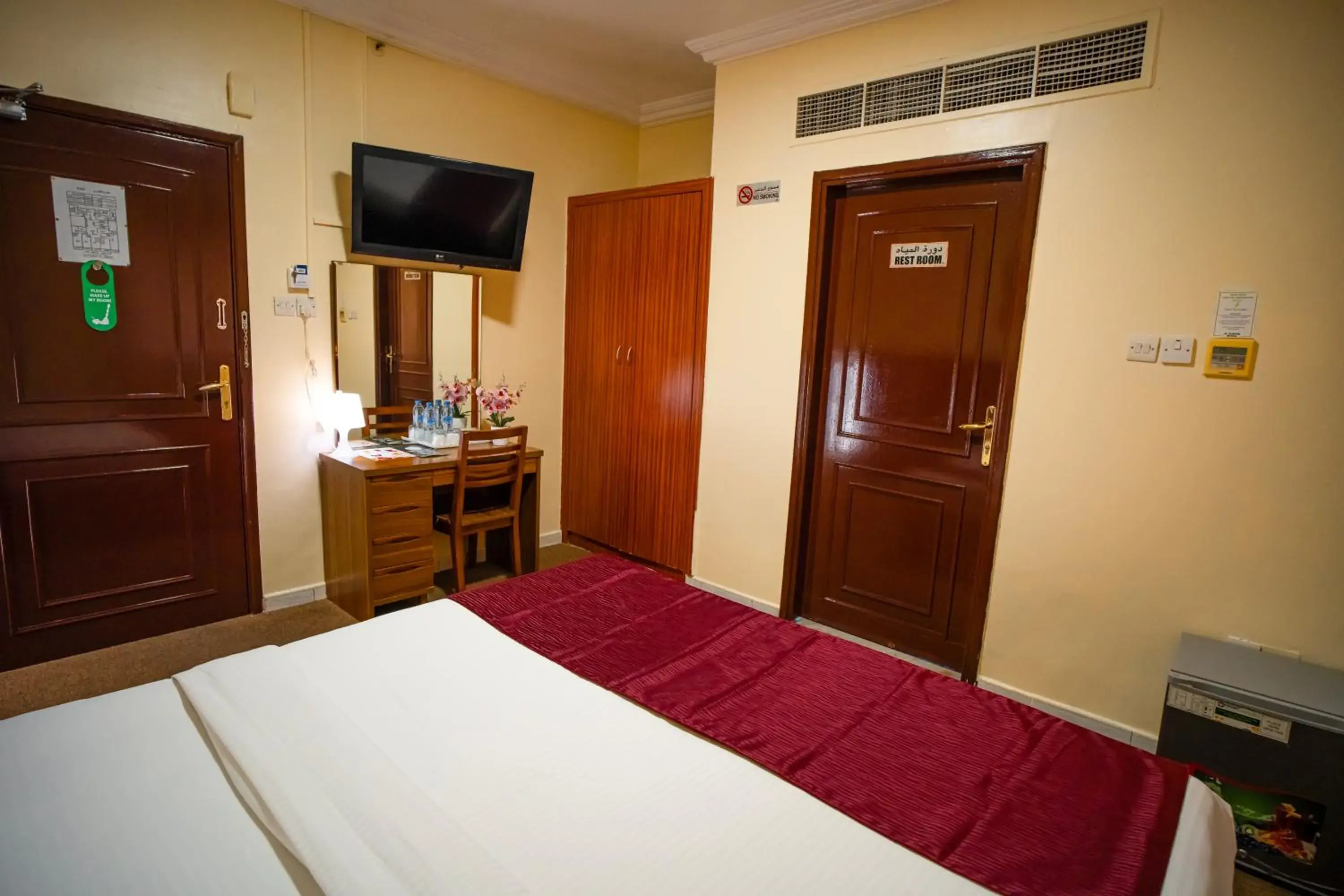 Communal lounge/ TV room, Bed in Al Karnak Hotel Communal lounge/ TV room, Bed in Al Karnak Hotel