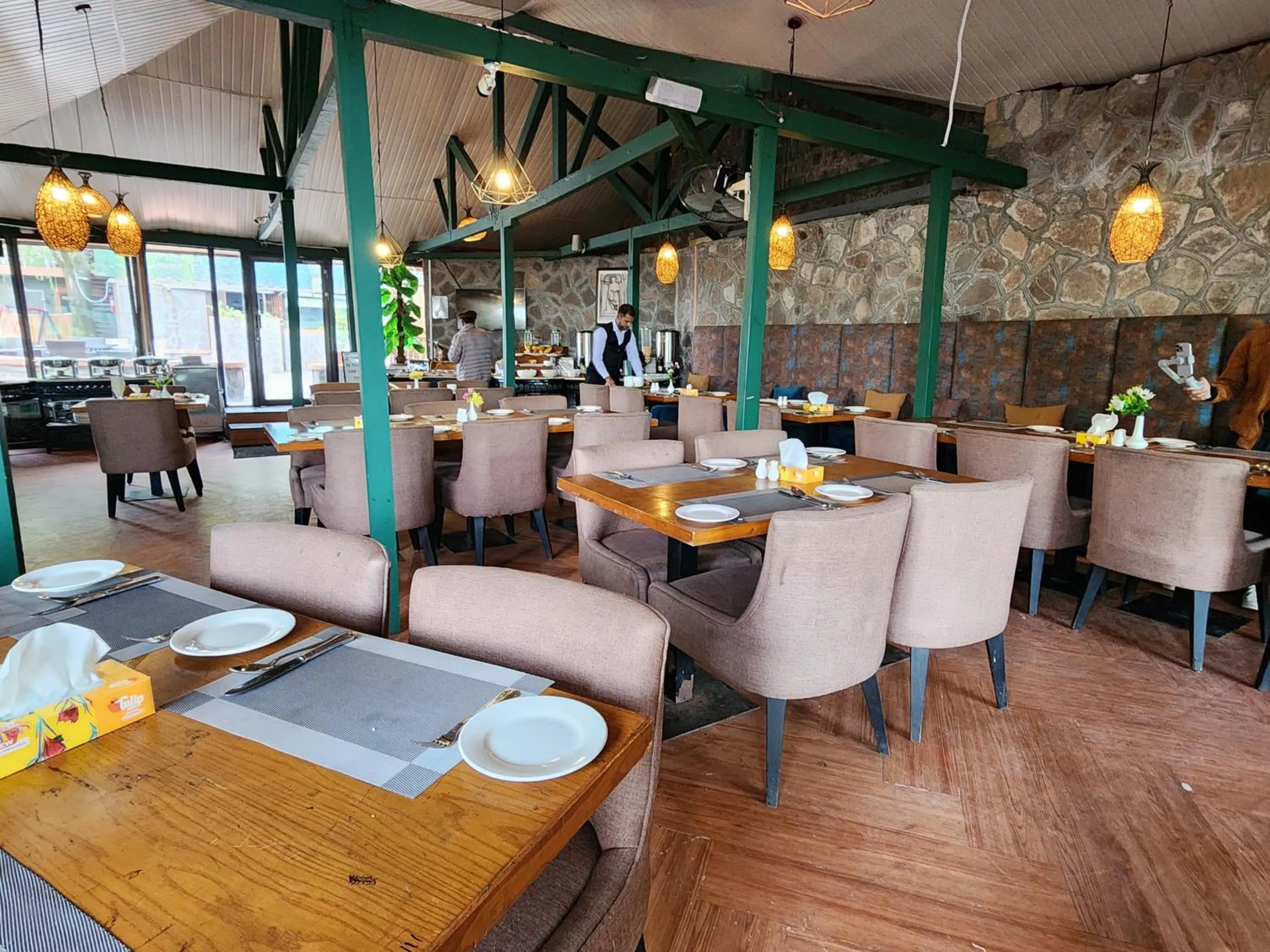 Restaurant/places to eat in Maisonette Firhill Hotel & Resort