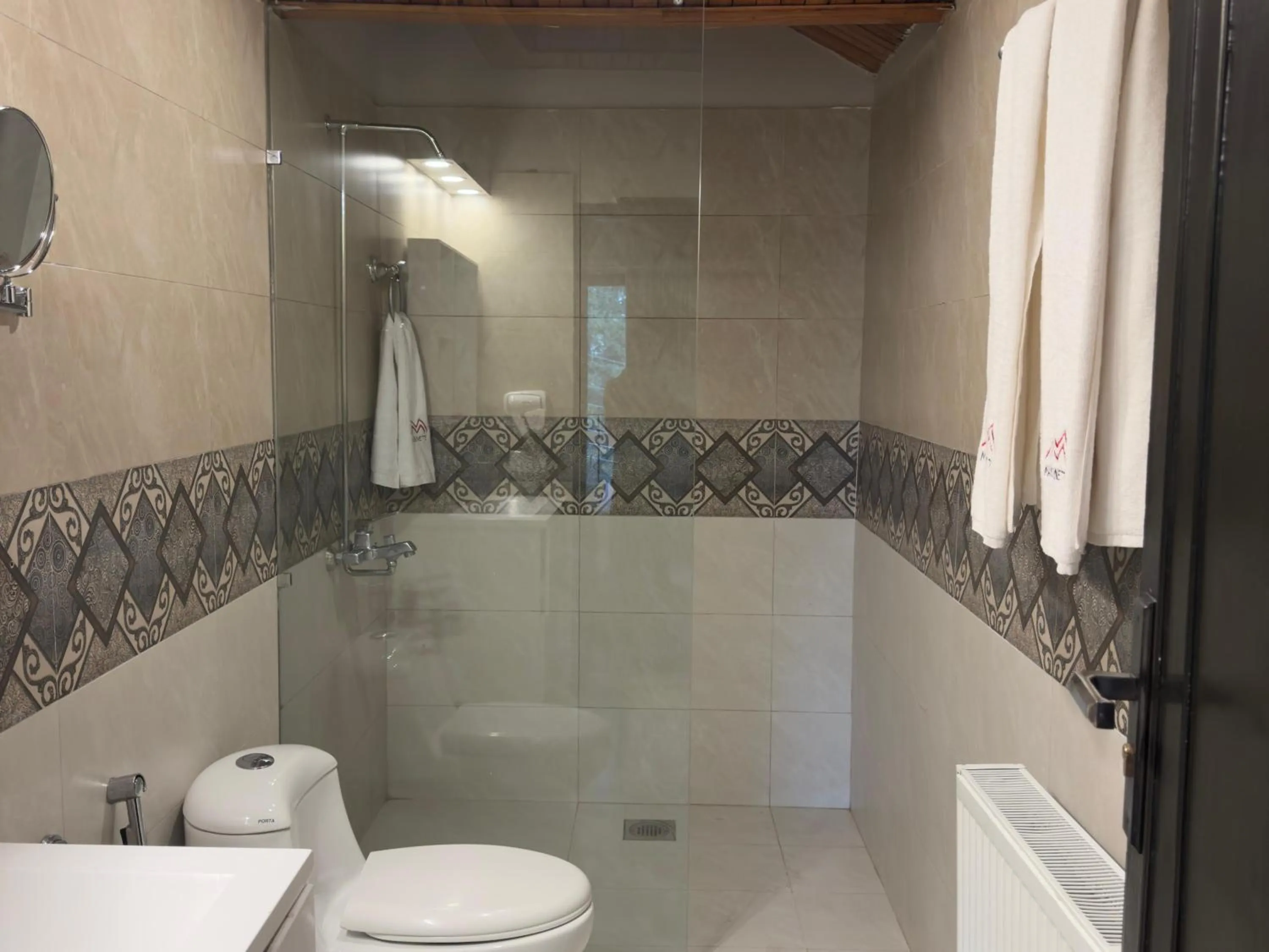 Shower in Maisonette Firhill Hotel & Resort