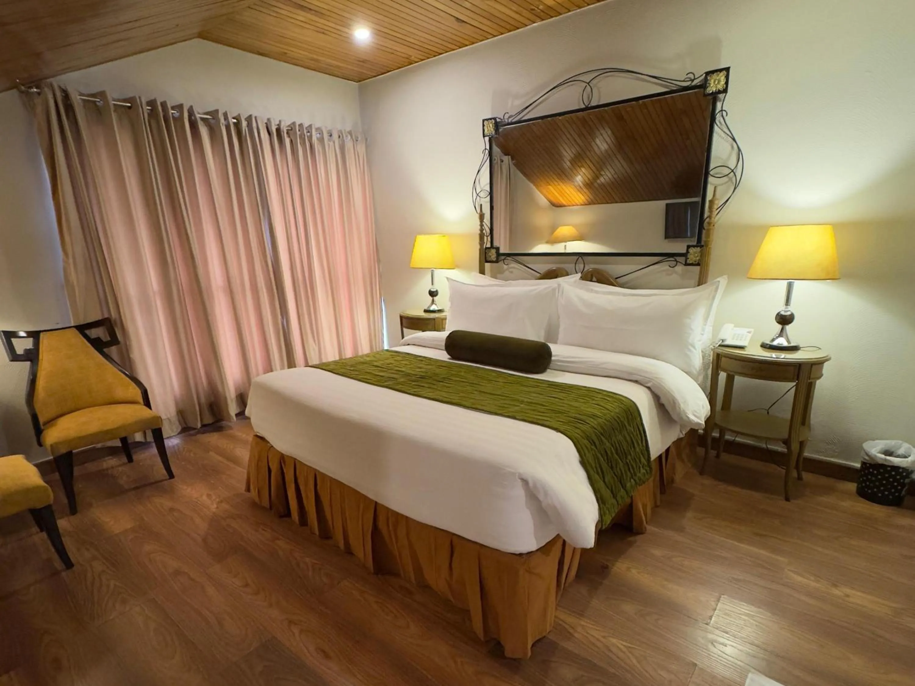 Bed in Maisonette Firhill Hotel & Resort