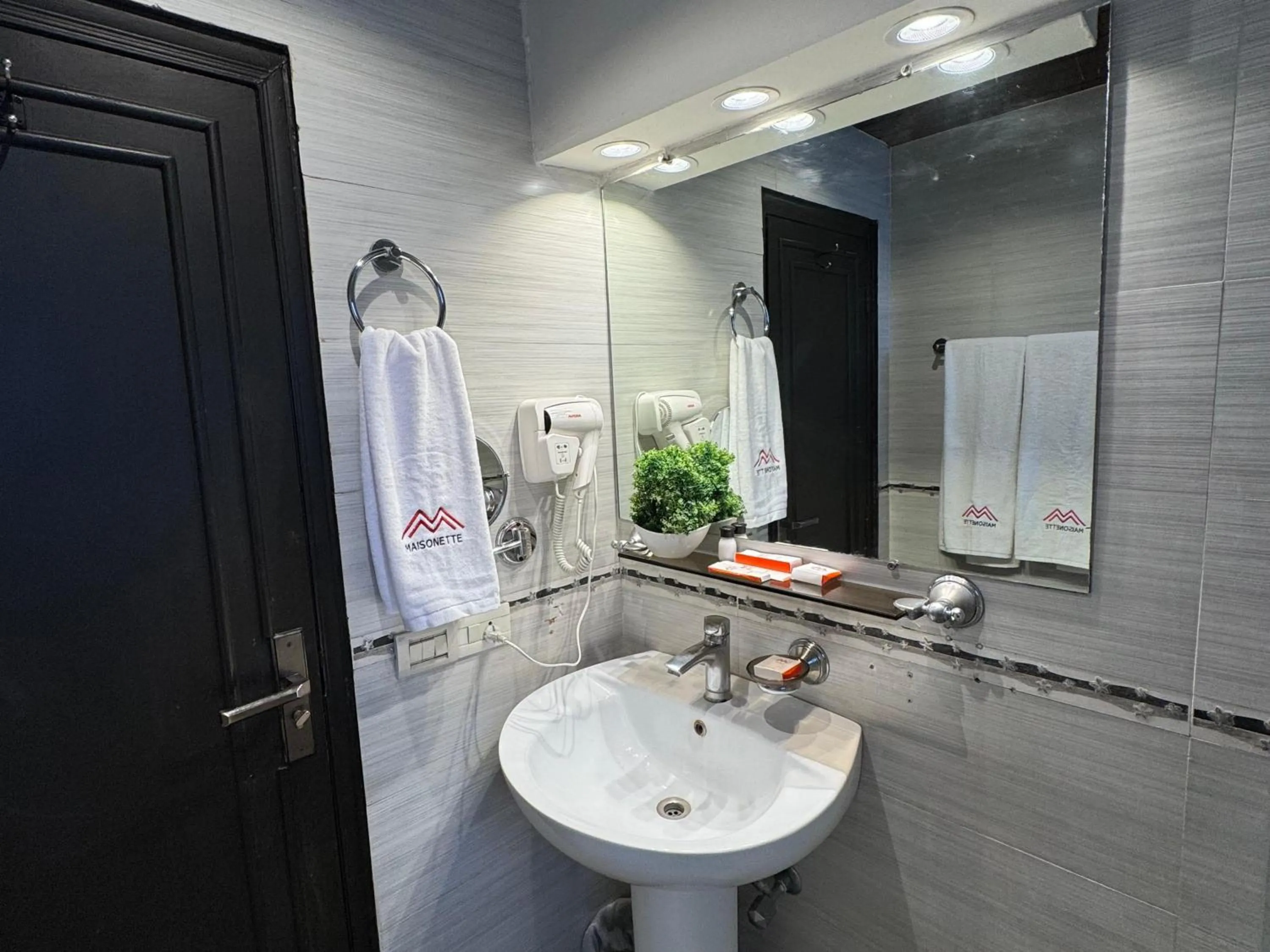 Bathroom in Maisonette Firhill Hotel & Resort