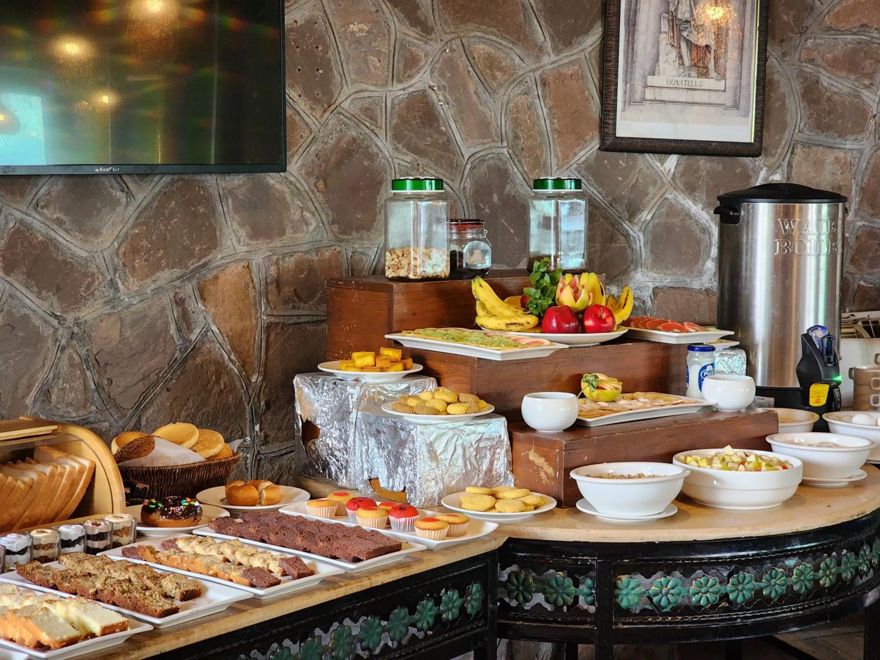 Continental breakfast in Maisonette Firhill Hotel & Resort