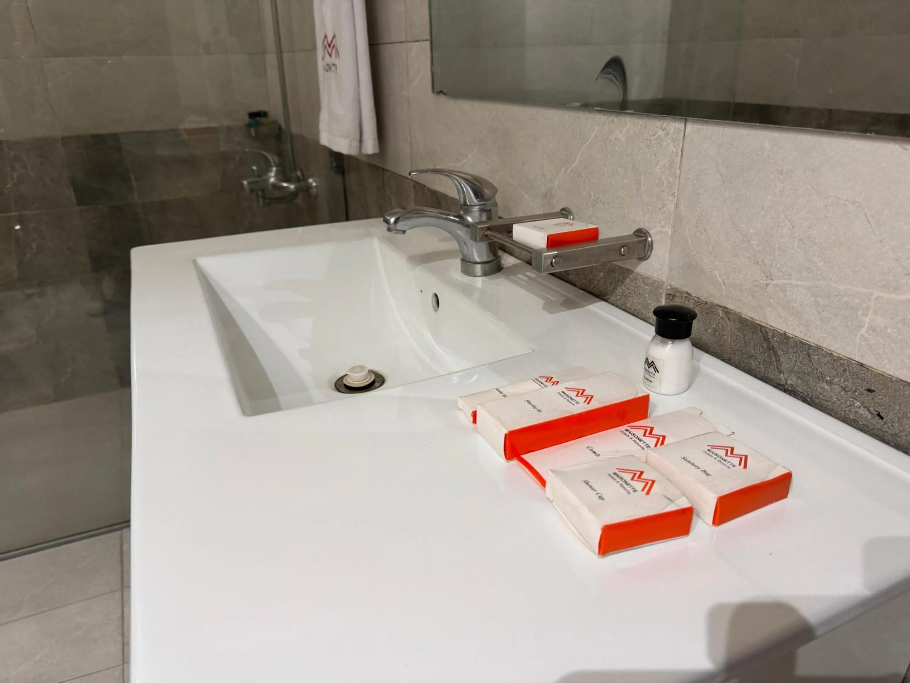 Bathroom in Maisonette Firhill Hotel & Resort