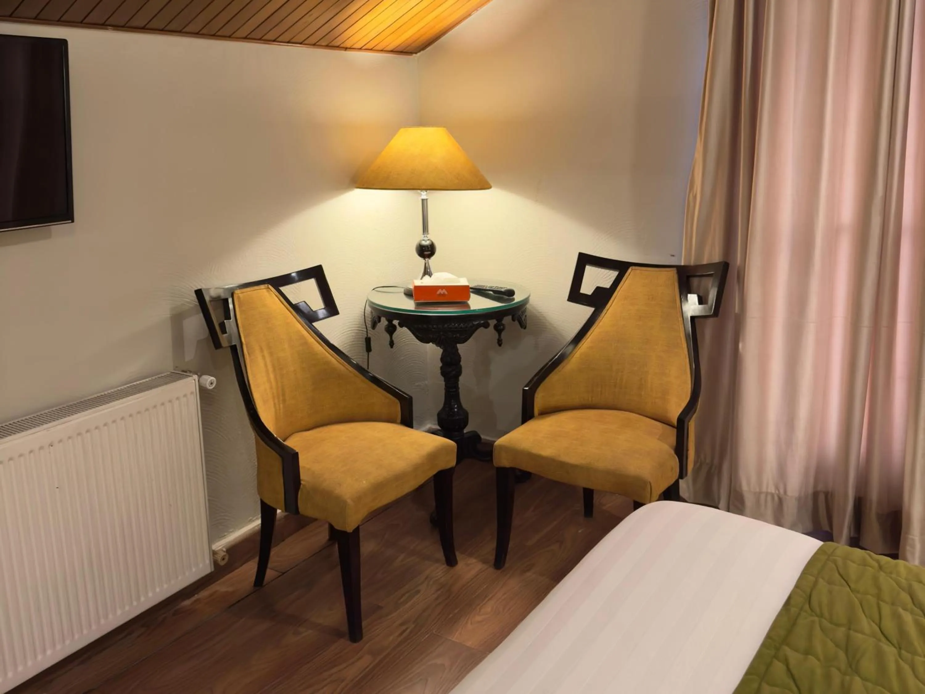 TV and multimedia in Maisonette Firhill Hotel & Resort