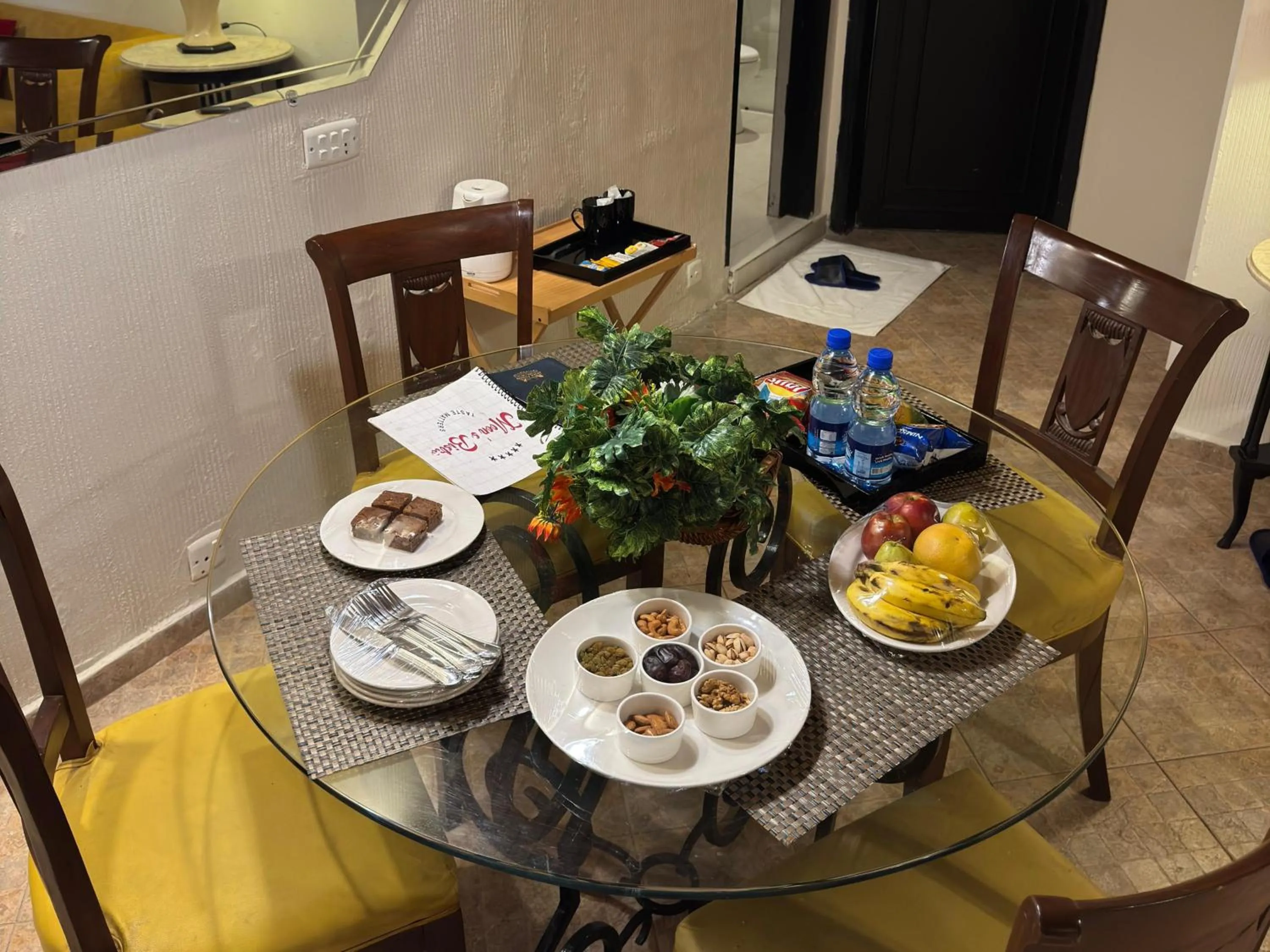 Food and drinks in Maisonette Firhill Hotel & Resort