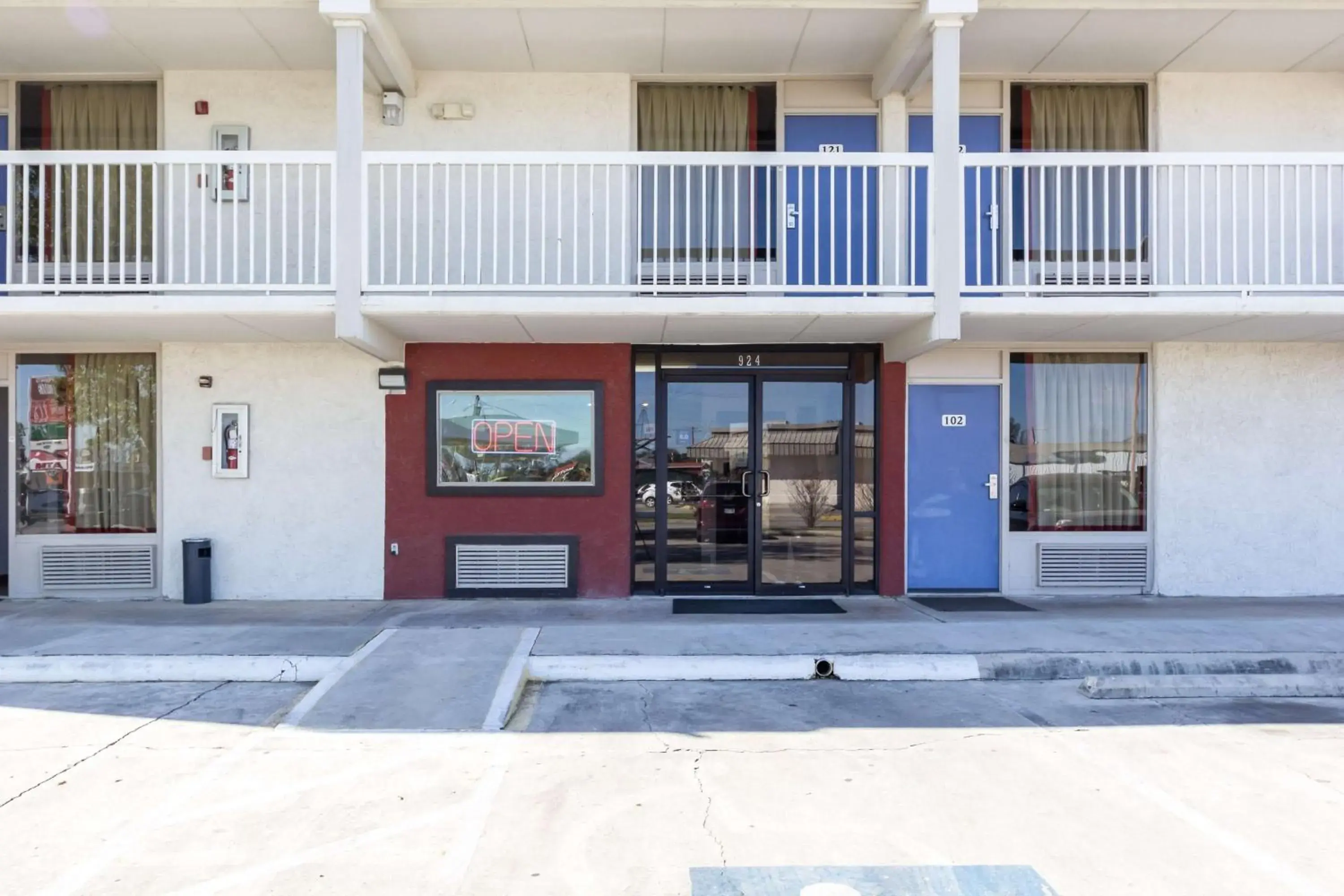 Property building in Motel 6-Uvalde, TX Property building in Motel 6-Uvalde, TX
