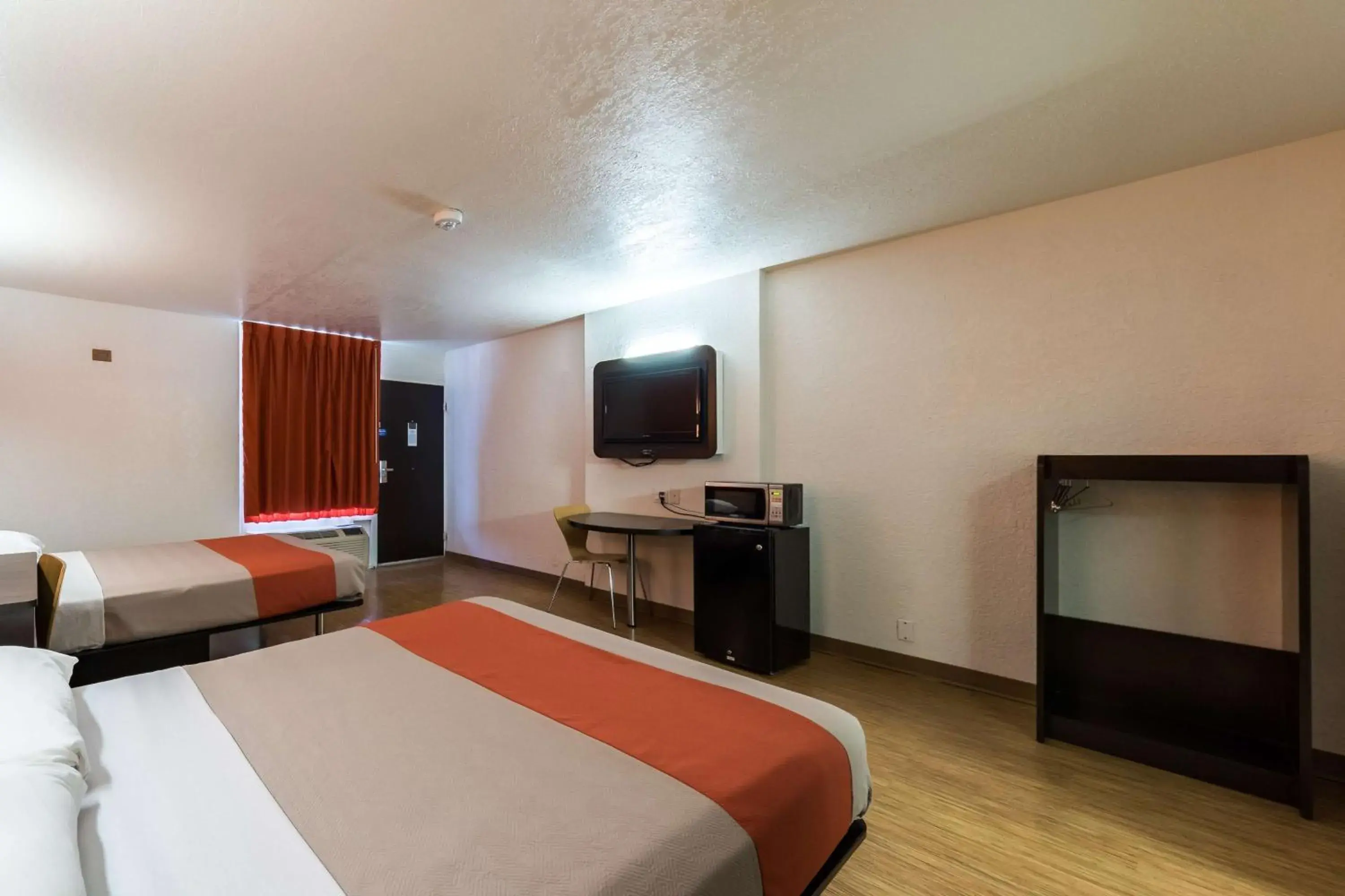 Bedroom, Bed in Motel 6-Uvalde, TX Bedroom, Bed in Motel 6-Uvalde, TX