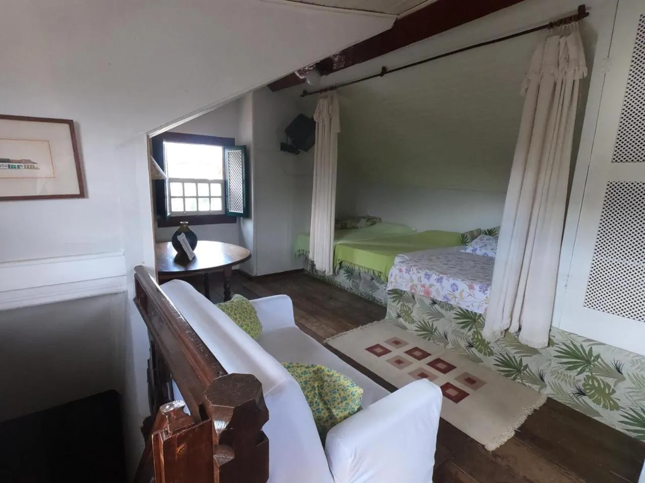 Photo of the whole room in Pousada Arte Colonial - Casarão Histórico do Séc XVIII - Lancha Própria