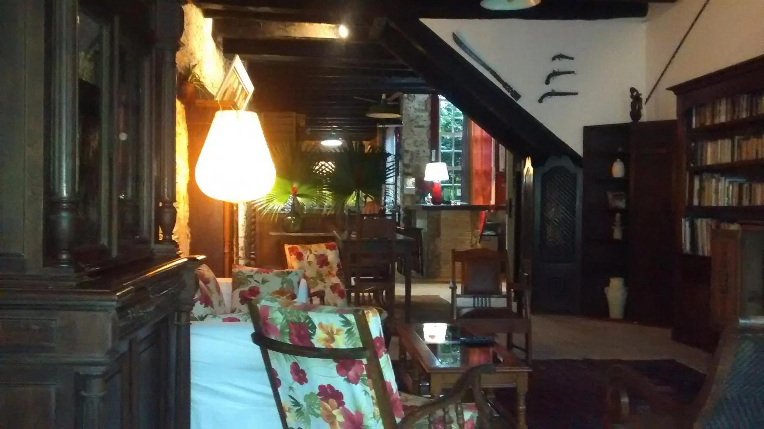 Communal lounge/ TV room in Pousada Arte Colonial - Casarão Histórico do Séc XVIII - Lancha Própria