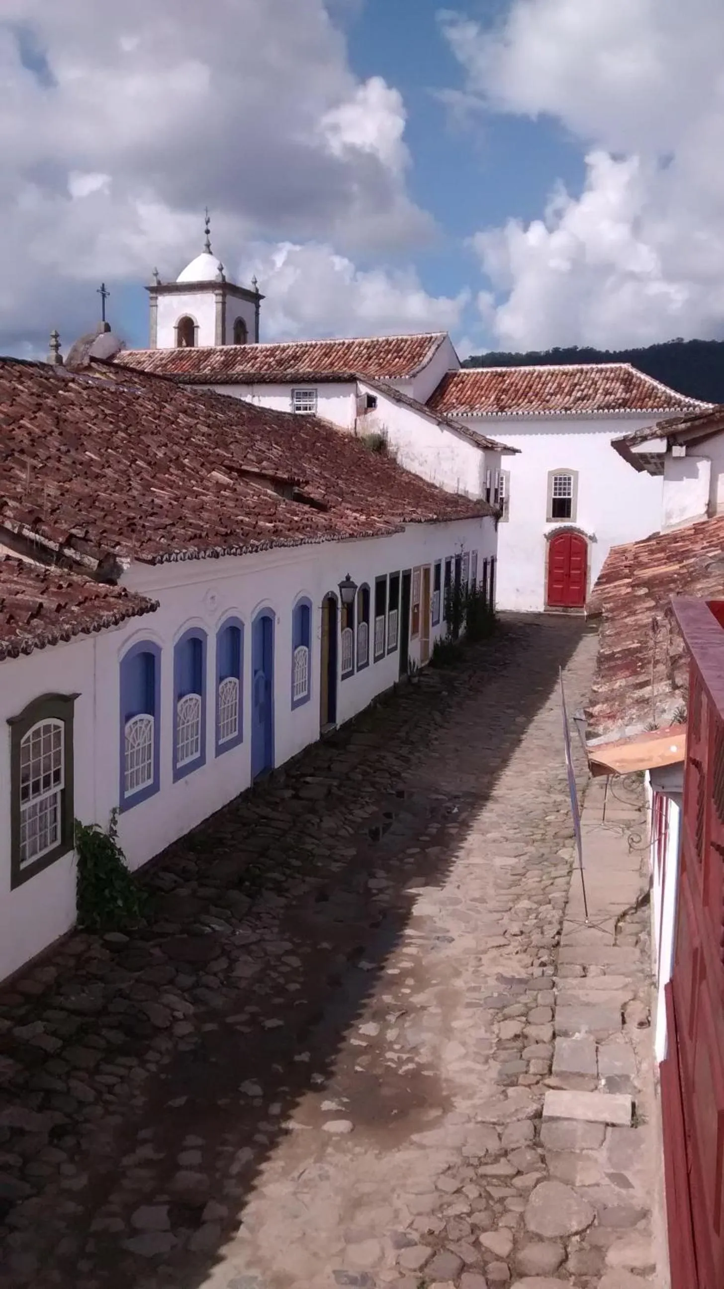 Street view in Pousada Arte Colonial - Casarão Histórico do Séc XVIII - Lancha Própria