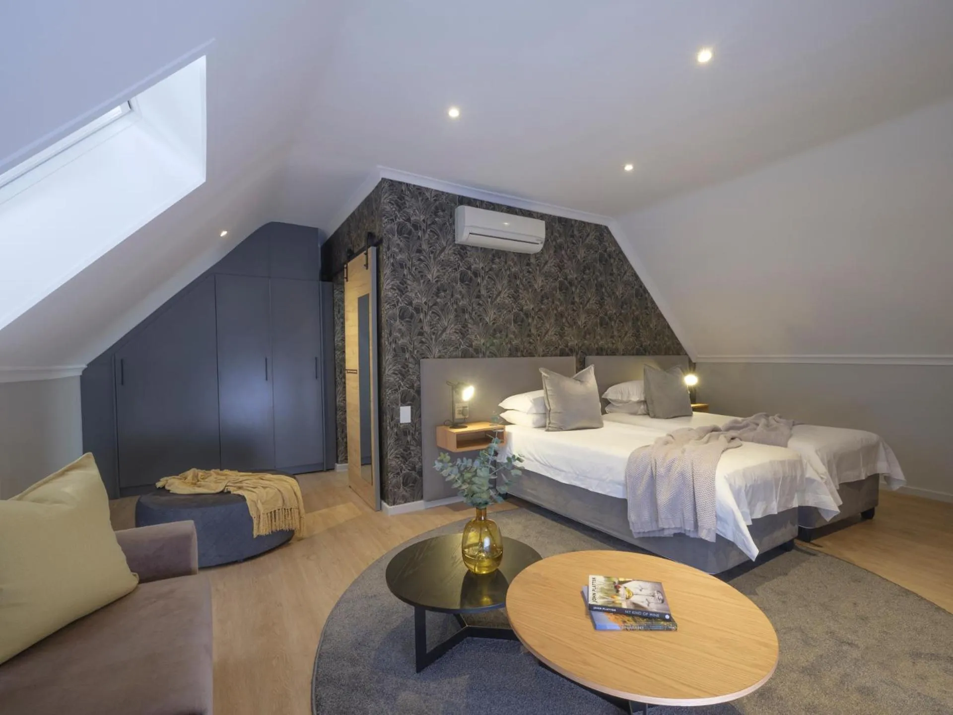 Restaurant/places to eat, Bed in Sanddrif Stellenbosch Guest Farm