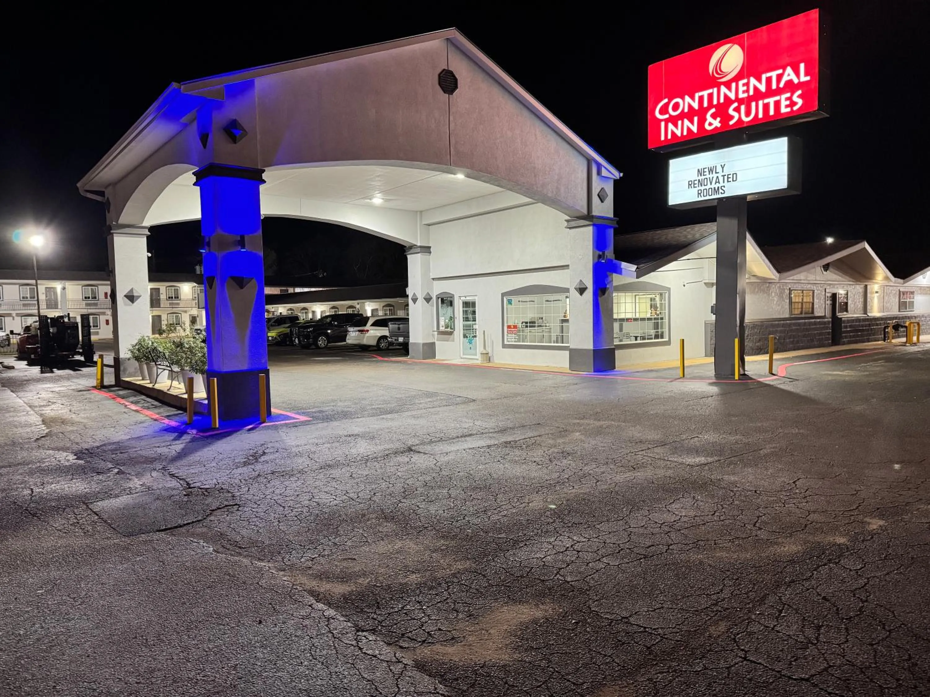 Property building in Continental Inn and Suites Nacogdoches TX SFA University Downtown