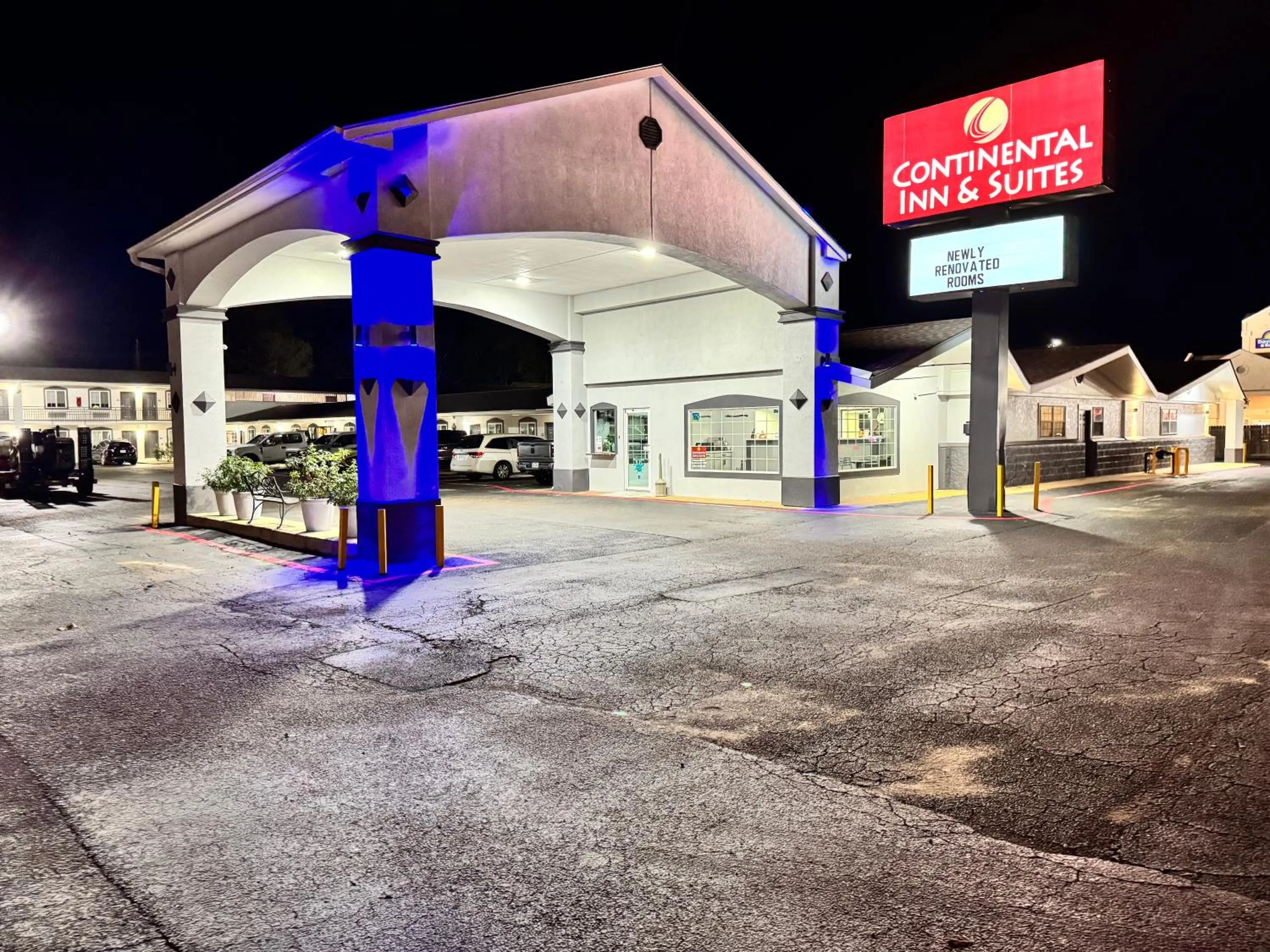 Property building in Continental Inn and Suites Nacogdoches TX SFA University Downtown