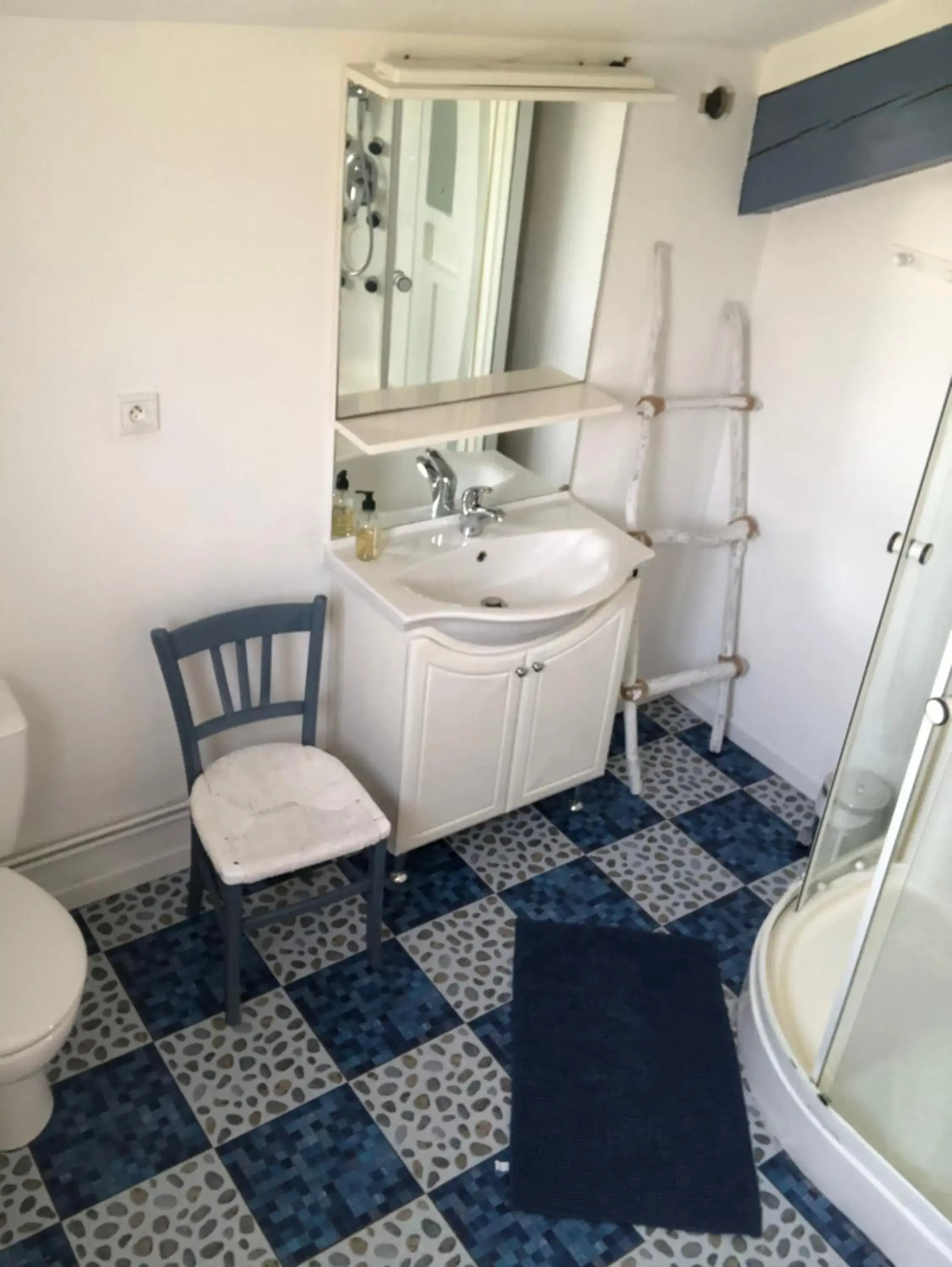 Basic Triple Room with Shared Bathroom in Chambres des arrys Basic Triple Room with Shared Bathroom in Chambres des arrys