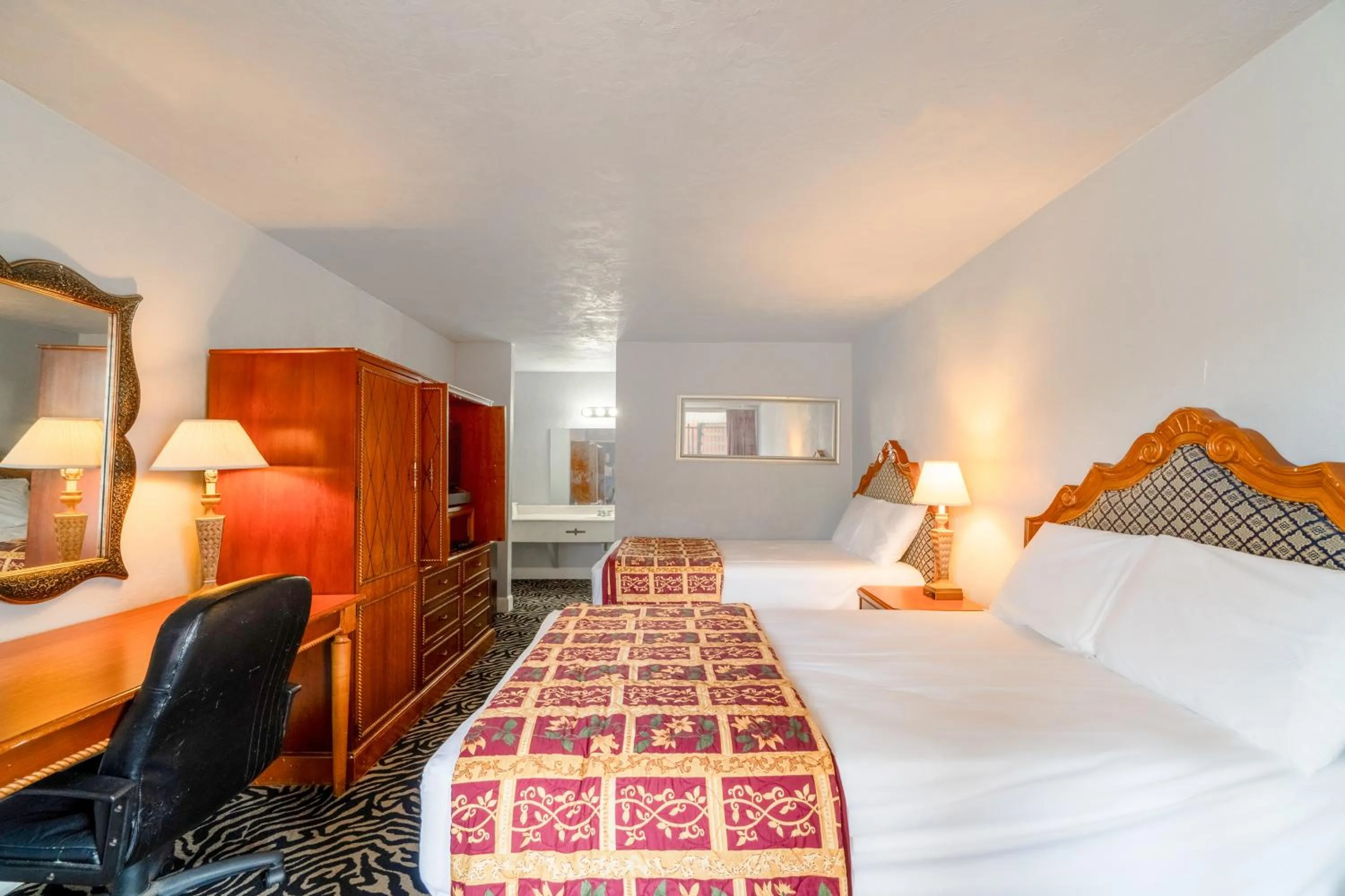 Bedroom, Bed in Castle inn & suites by OYO Lawton