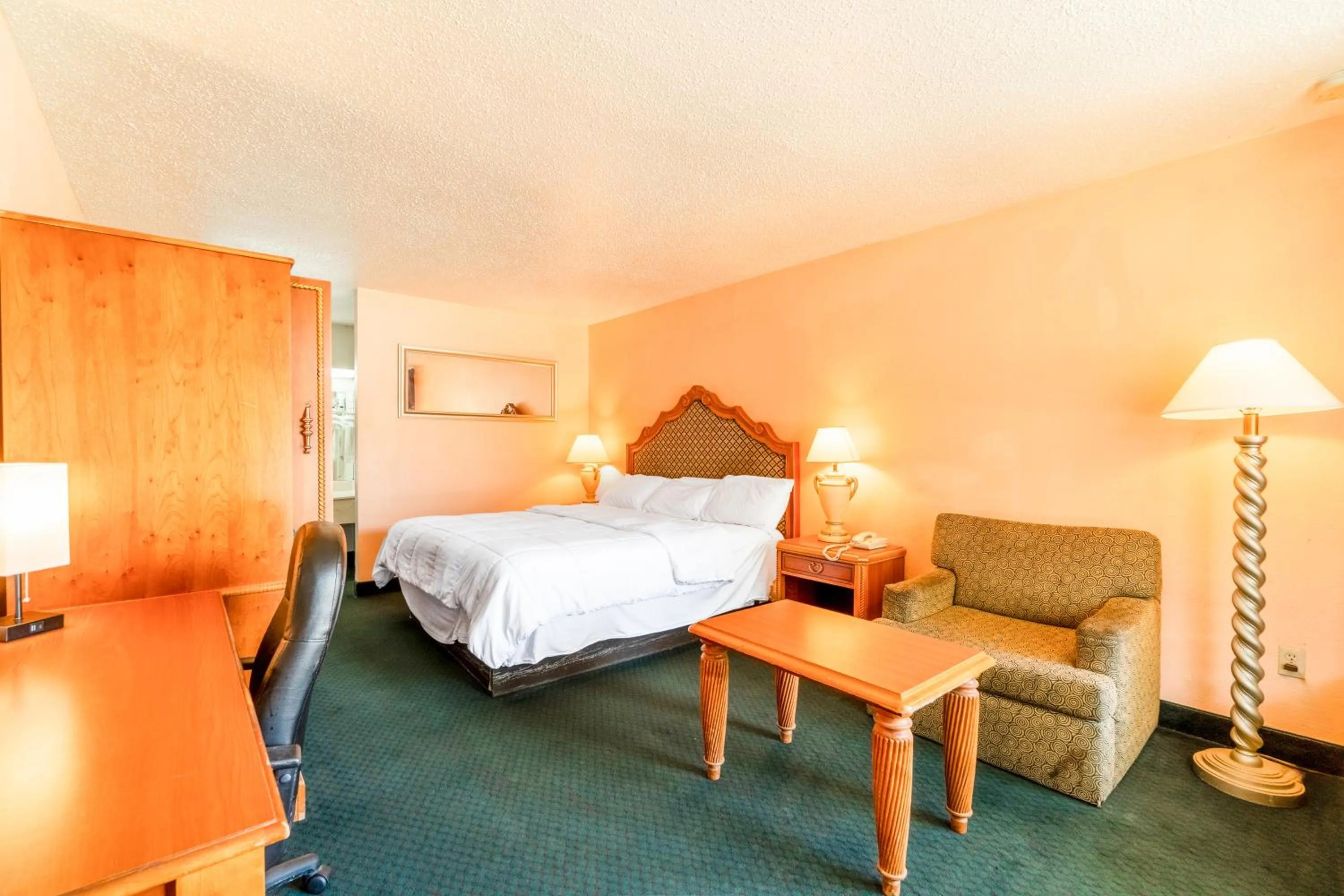 Bedroom, Bed in Castle inn & suites by OYO Lawton