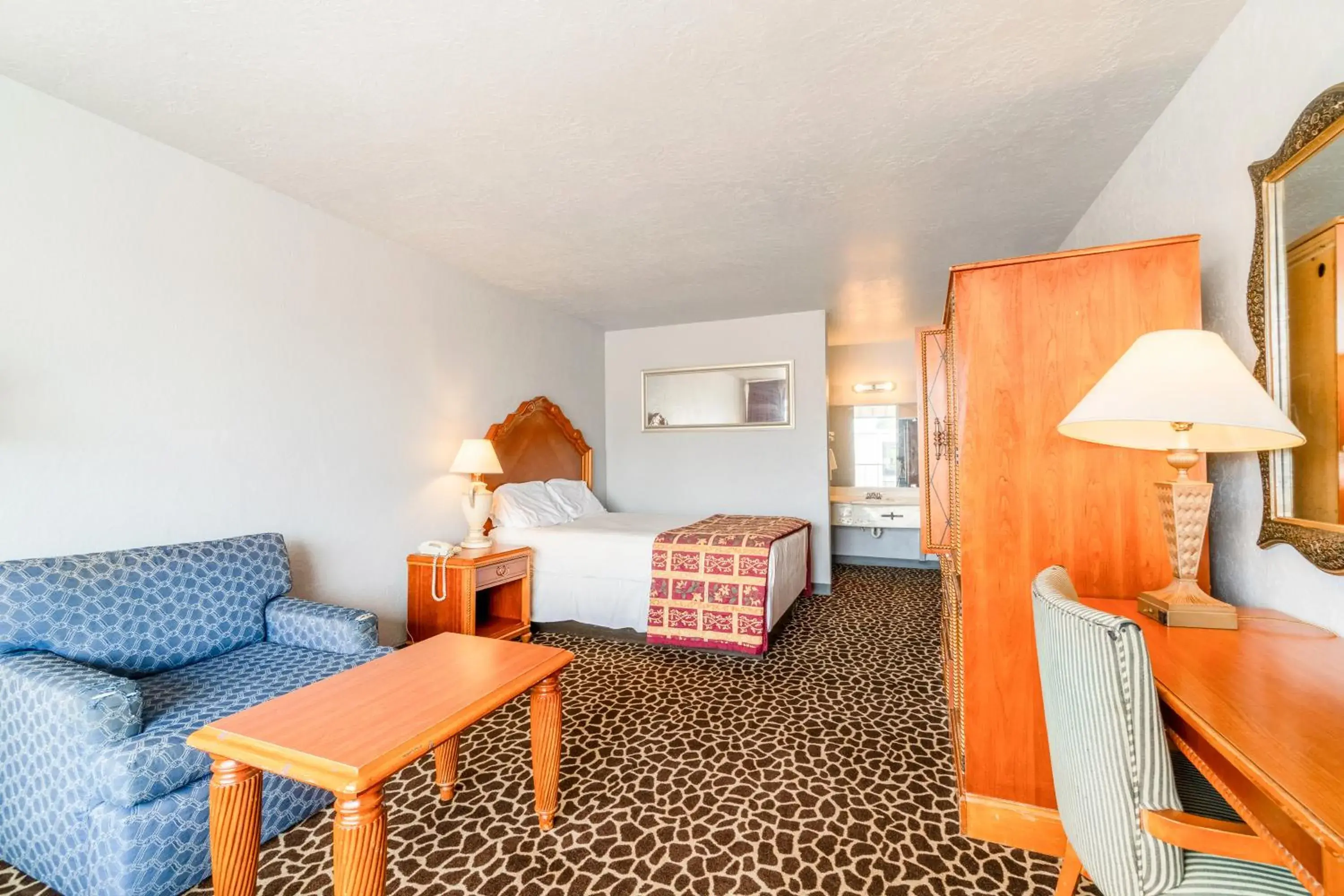 Bedroom in Castle inn & suites by OYO Lawton Bedroom in Castle inn & suites by OYO Lawton