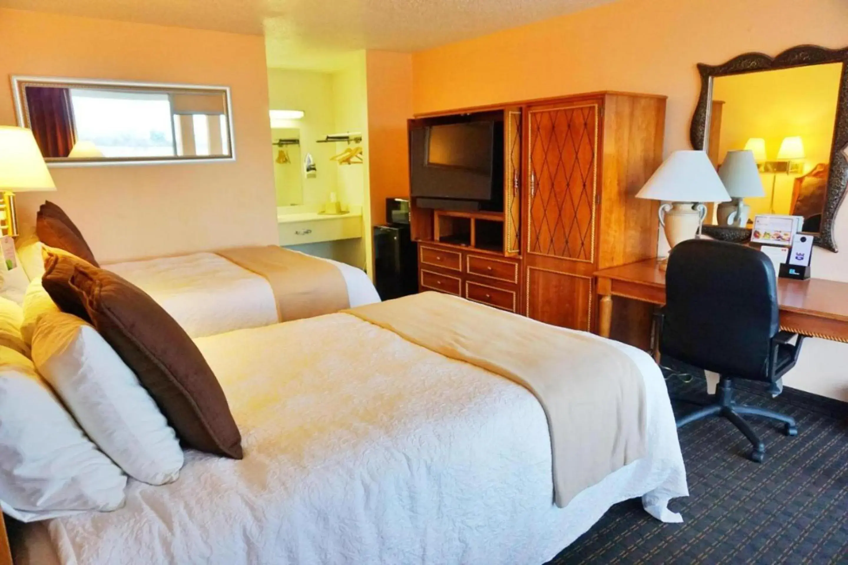 2 Full Bed Smoking in Castle inn & suites by OYO Lawton 2 Full Bed Smoking in Castle inn & suites by OYO Lawton