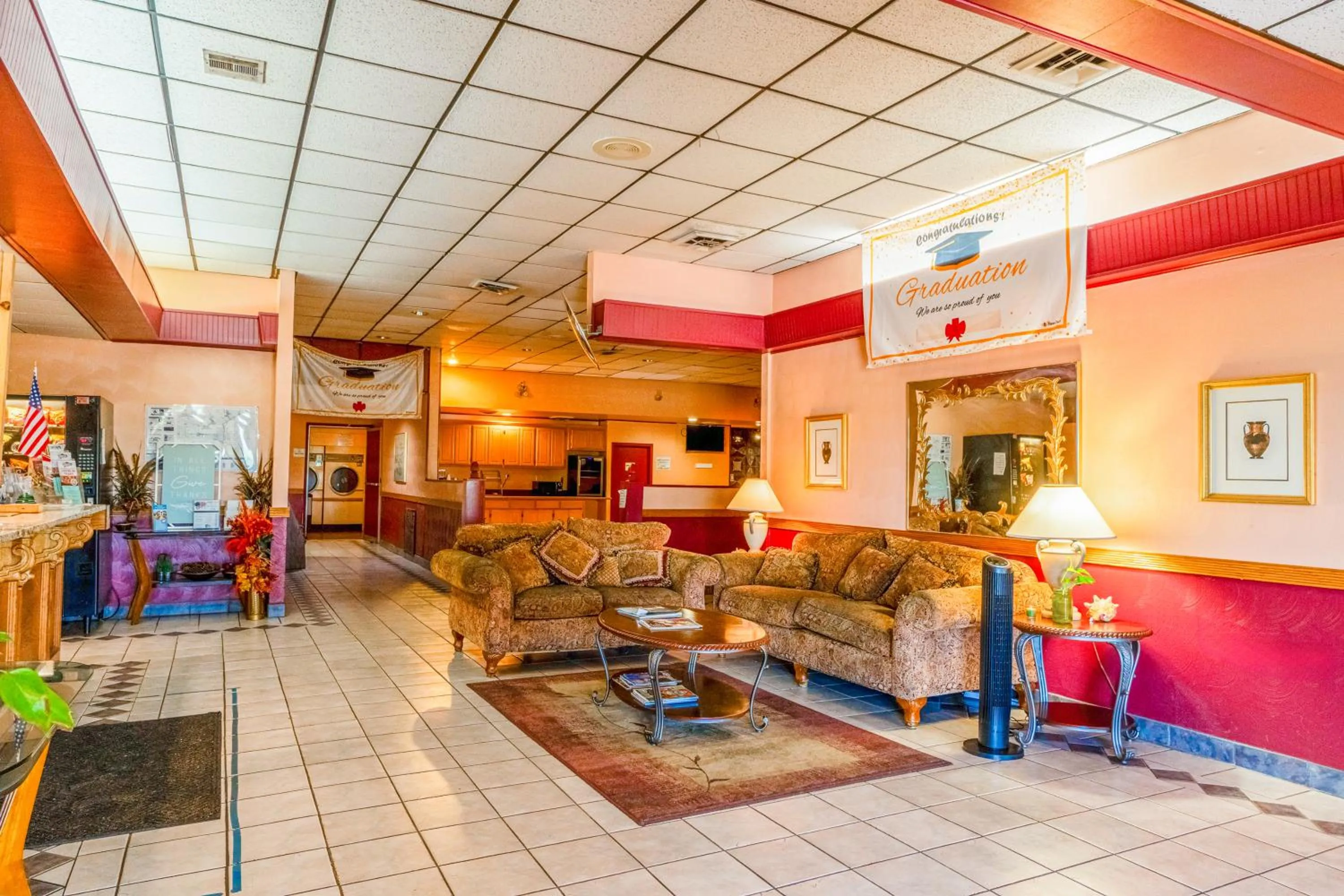 Lobby or reception in Castle inn & suites by OYO Lawton