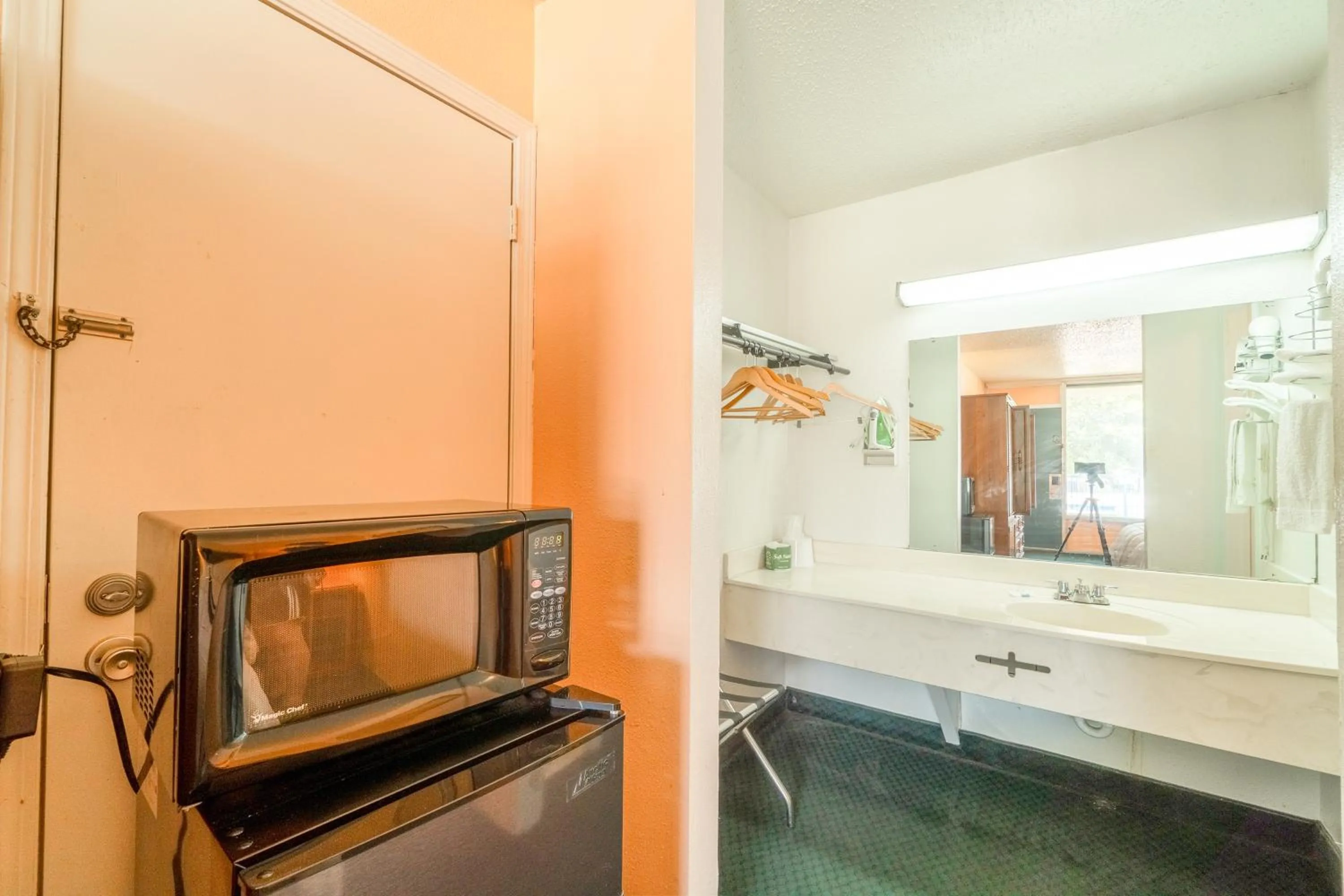 Bedroom in Castle inn & suites by OYO Lawton