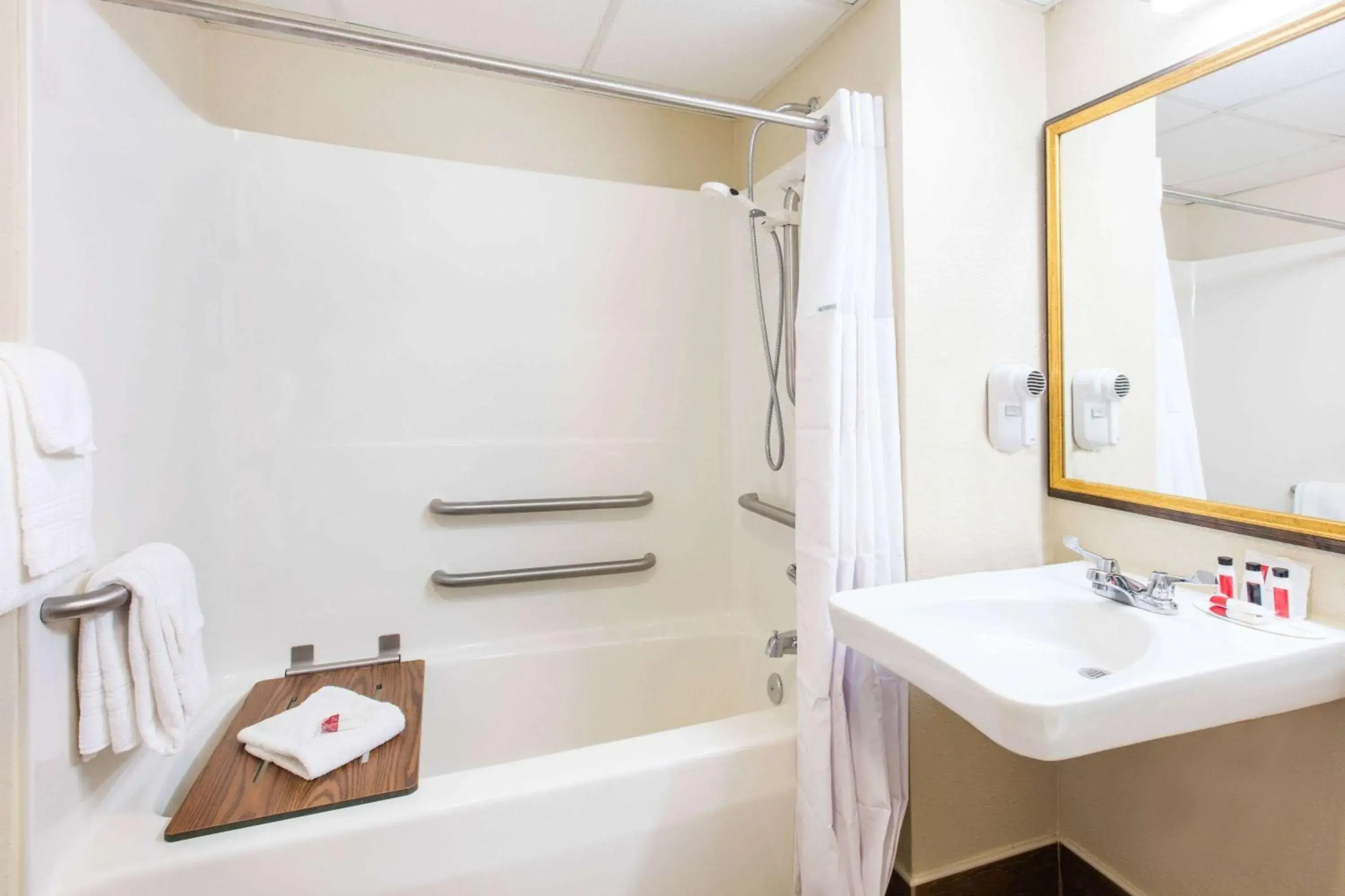 Photo of the whole room in Super 8 by Wyndham Frederick Photo of the whole room in Super 8 by Wyndham Frederick