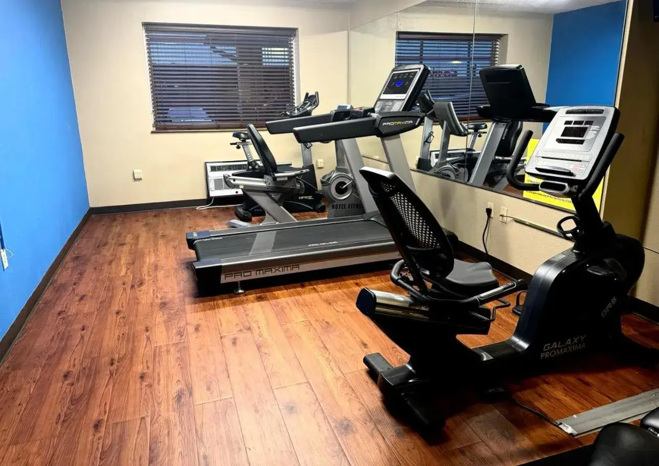 Fitness centre/facilities in Super 8 by Wyndham Frederick Fitness centre/facilities in Super 8 by Wyndham Frederick