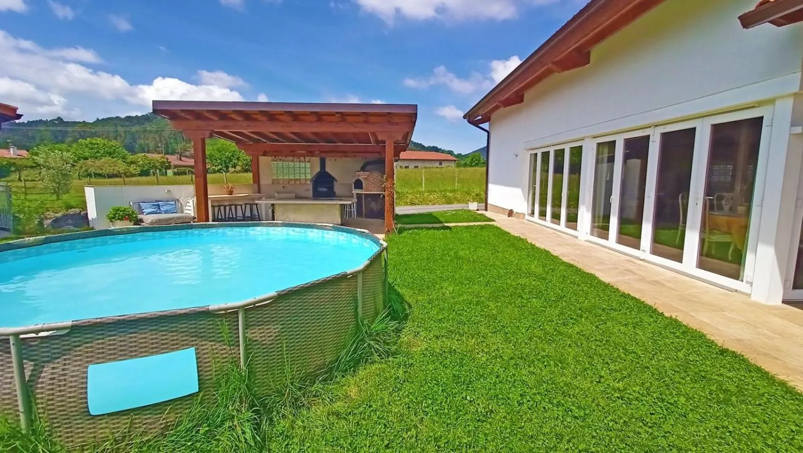 BBQ facilities in Casa Rural Txokoetxe