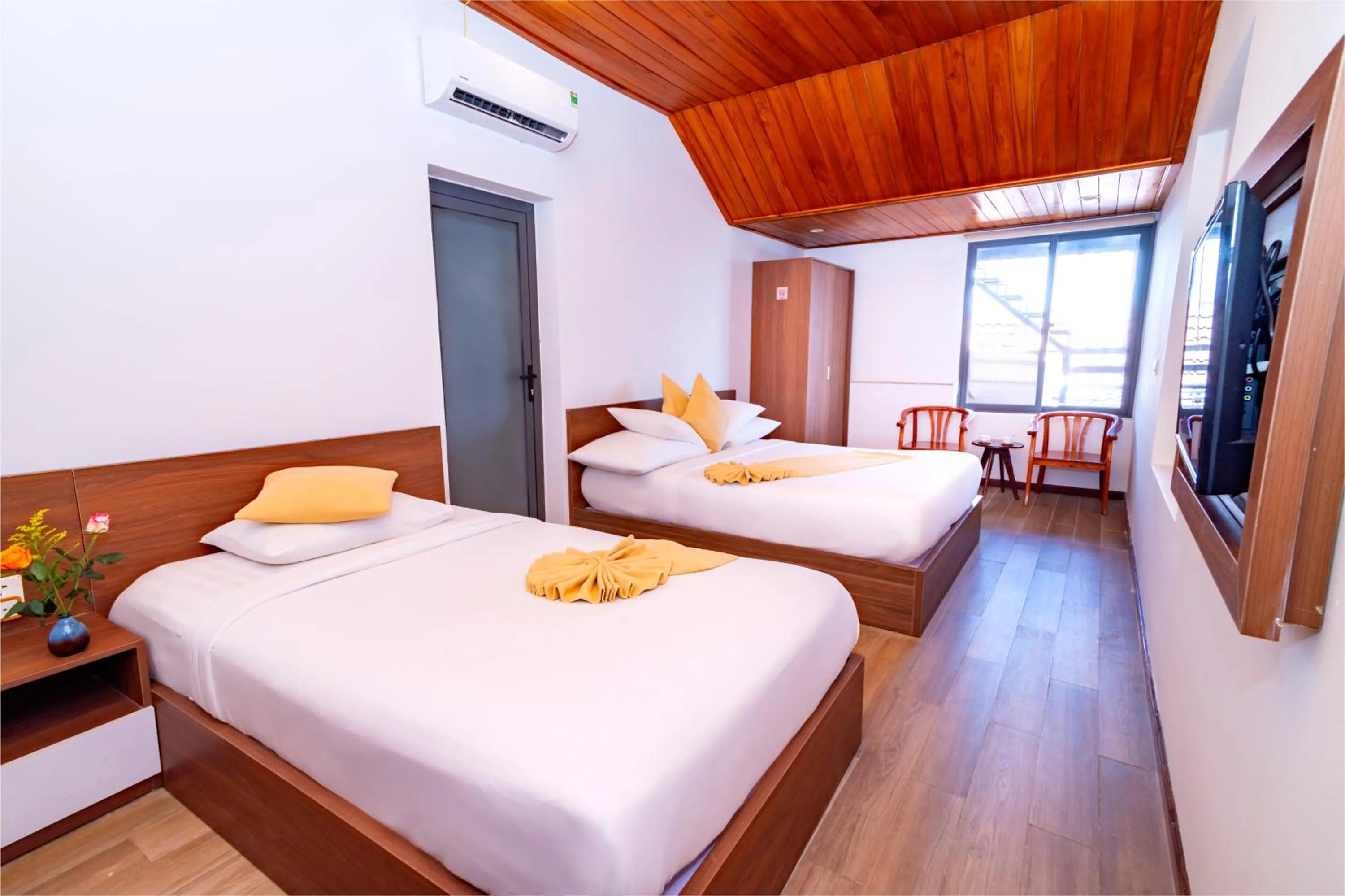 Photo of the whole room, Bed in Hoi An Majestic Villa