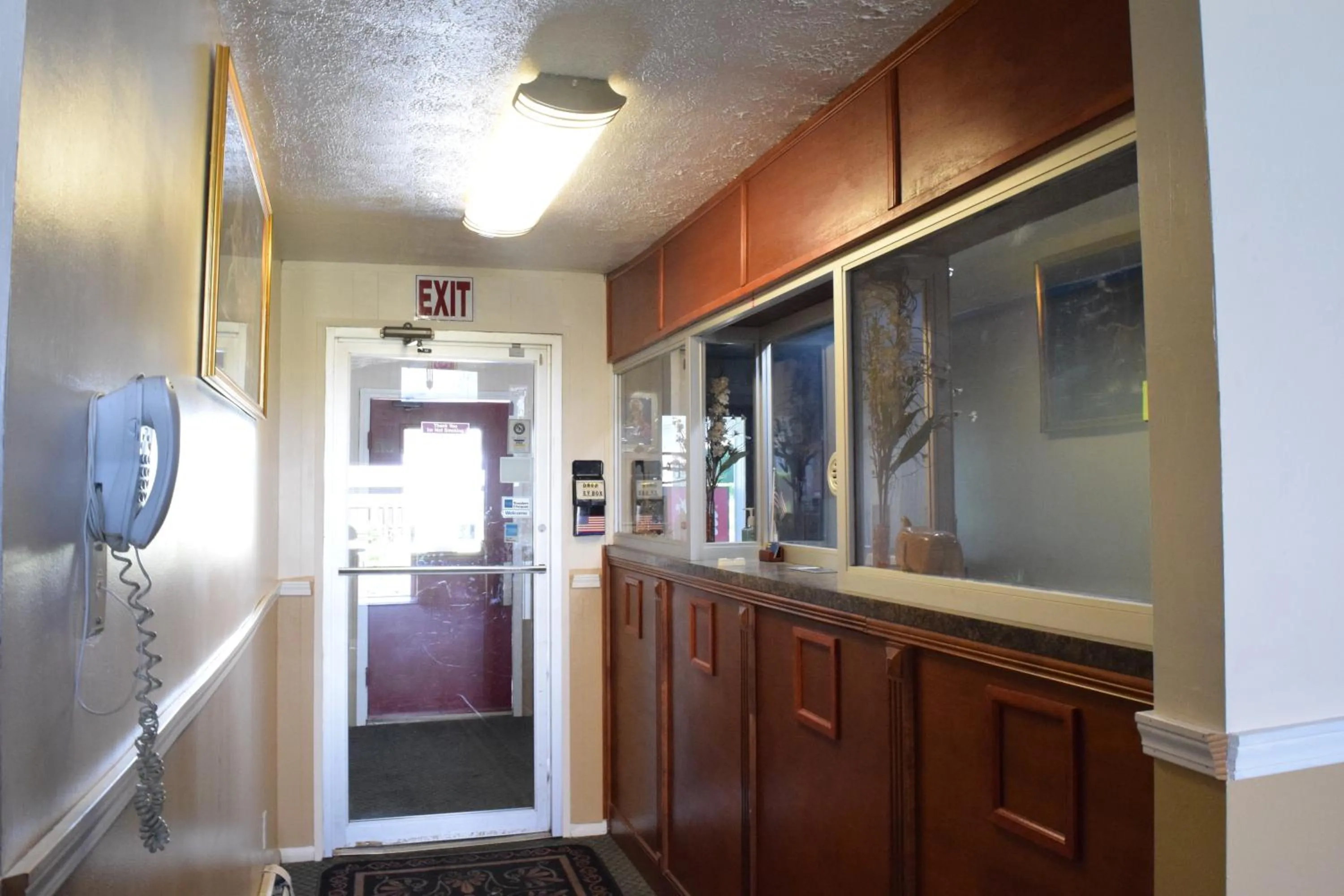 Lobby or reception in Budget Inn Ontario