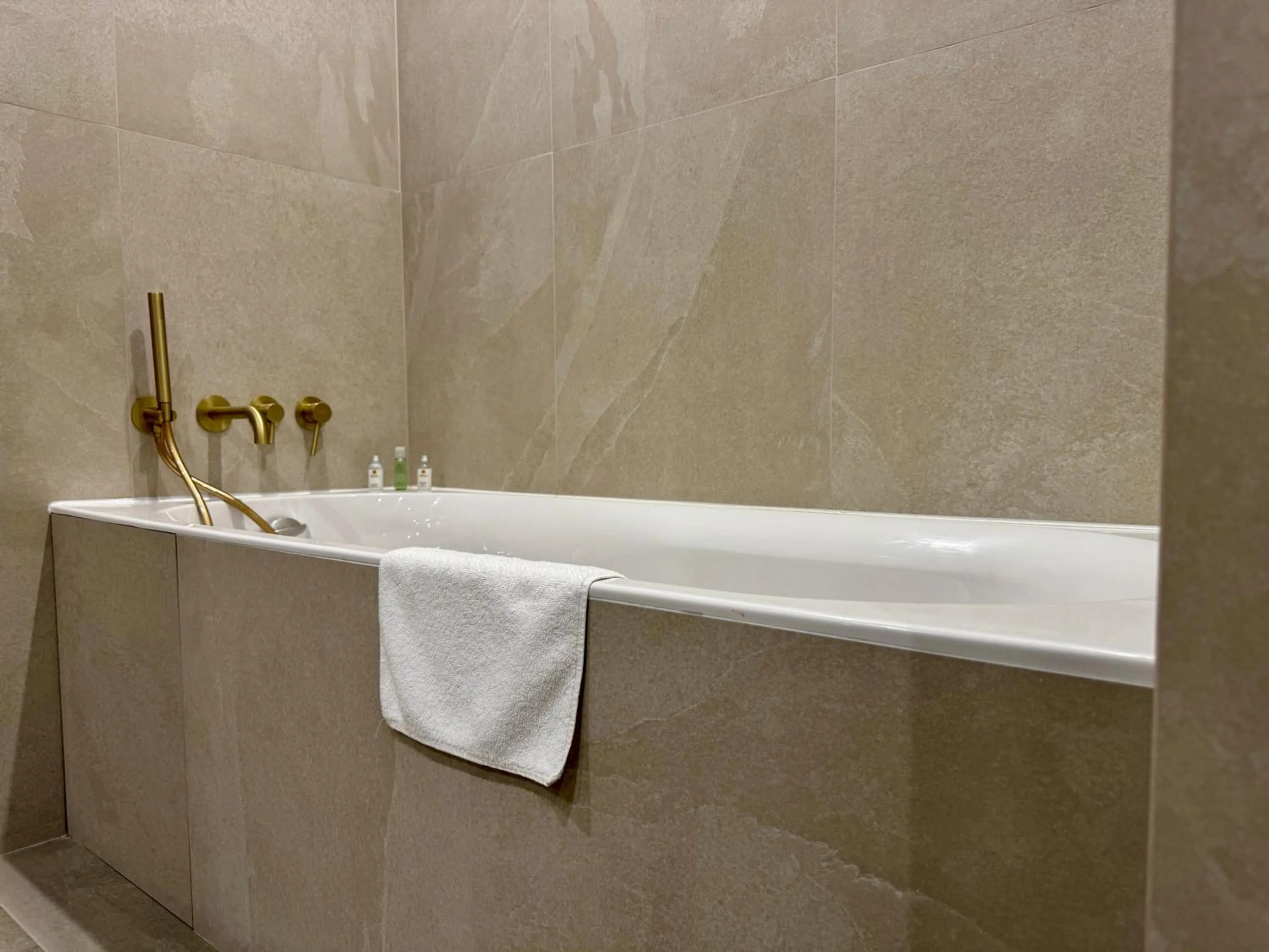 Bath in Donatello Boutique Hotel