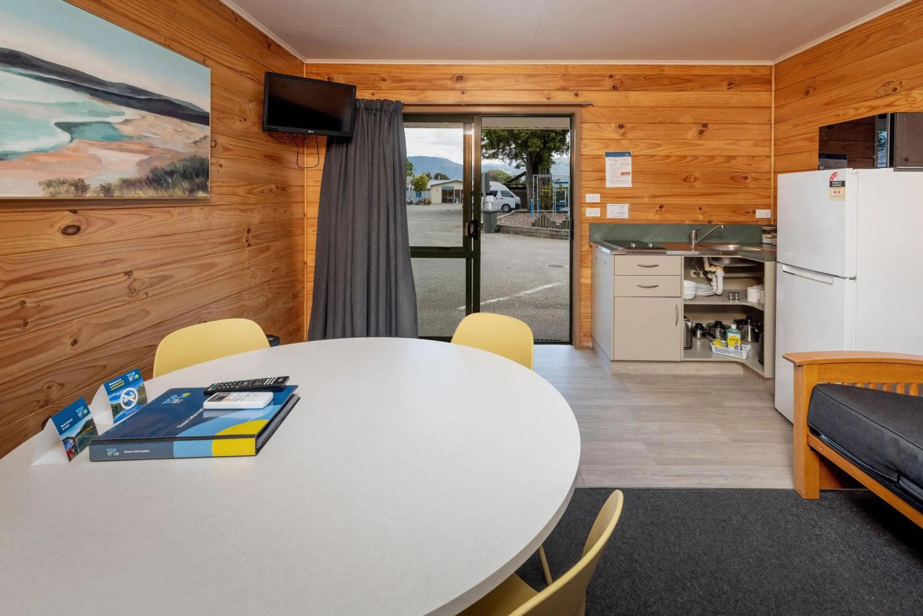 Kitchen or kitchenette in Motueka TOP 10 Holiday Park