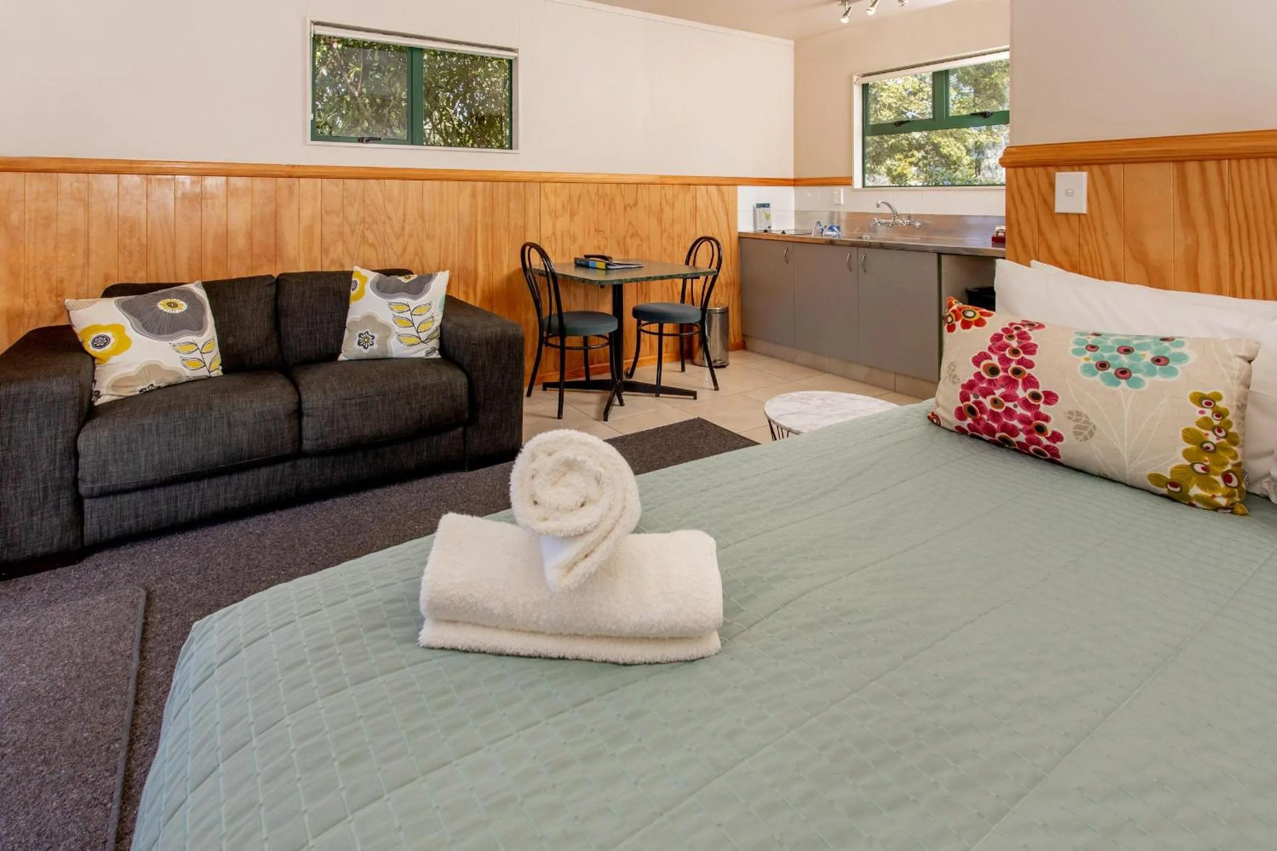 Bed in Motueka TOP 10 Holiday Park