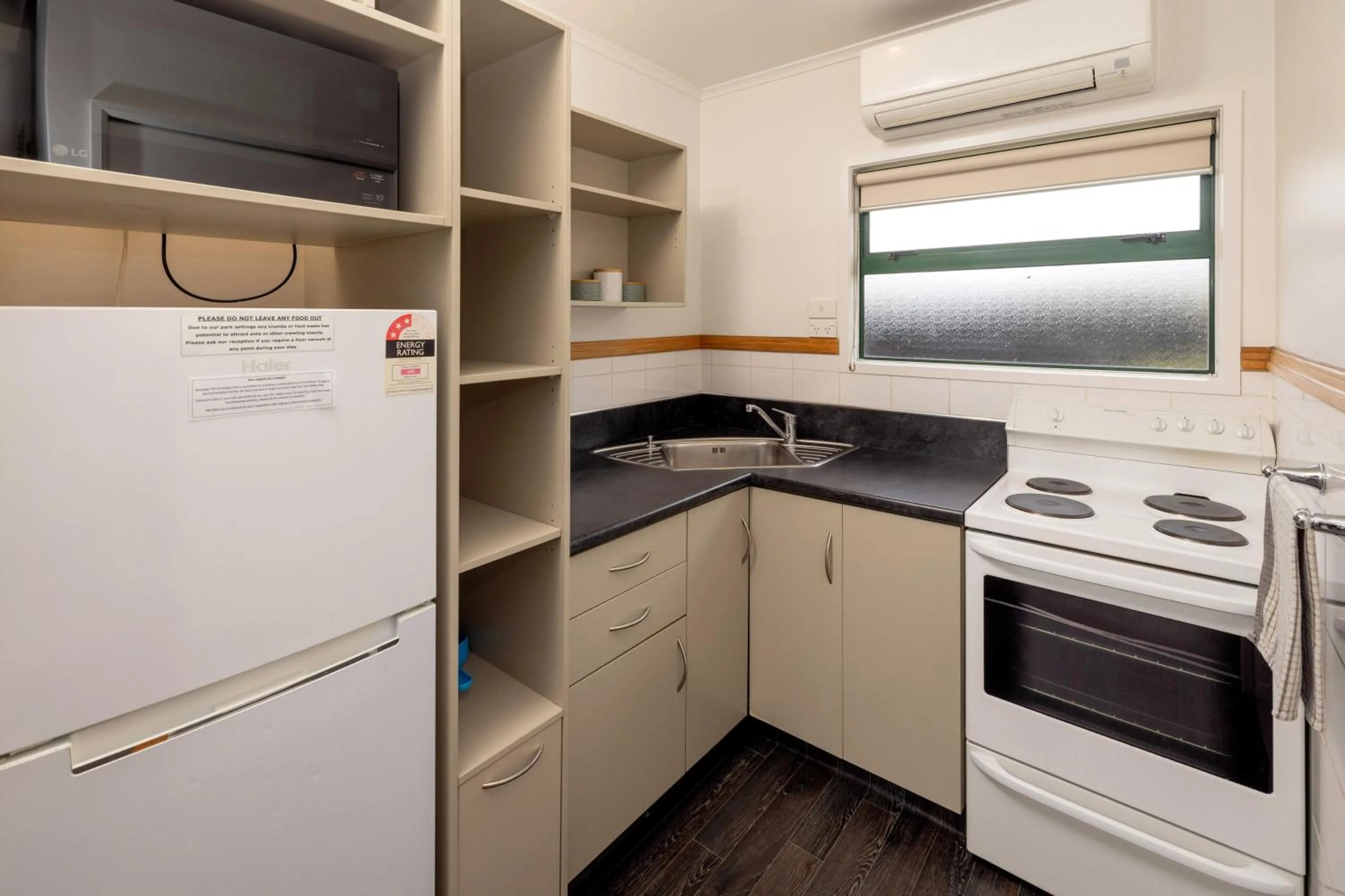 Kitchen or kitchenette in Motueka TOP 10 Holiday Park