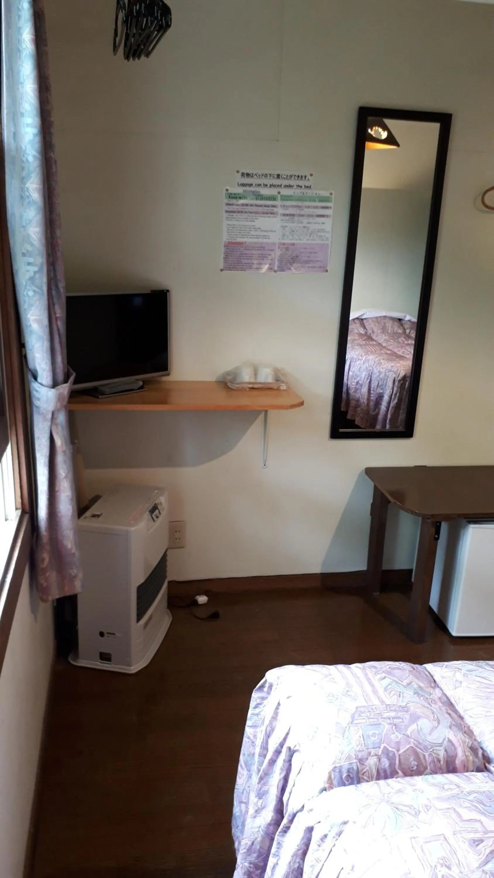 Photo of the whole room, Bed in Bistare Kana