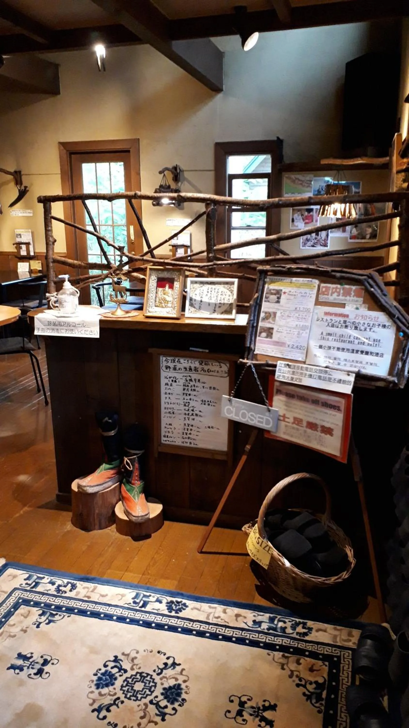 Restaurant/places to eat in Bistare Kana