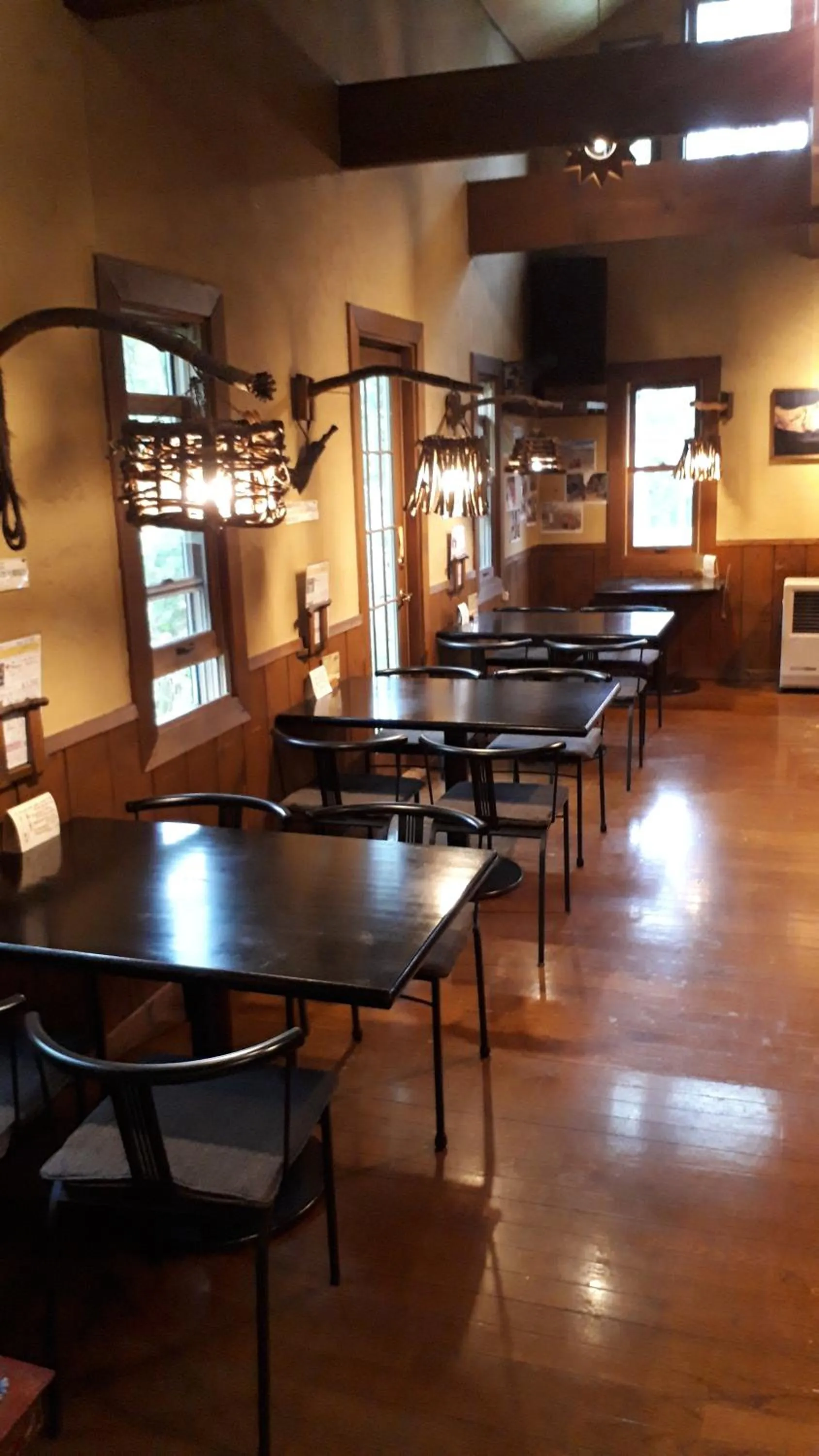 Restaurant/places to eat in Bistare Kana