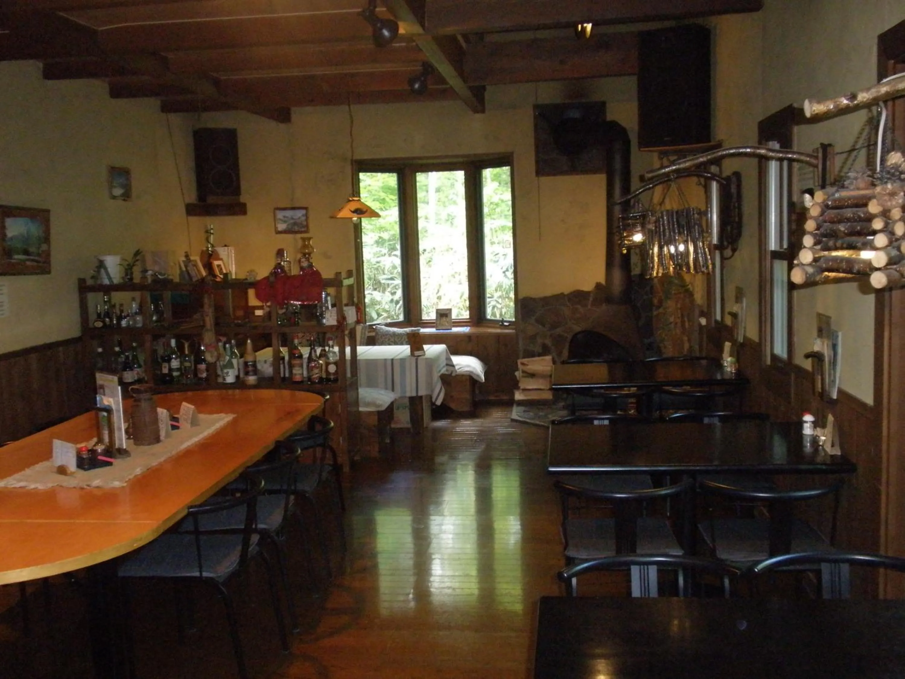 Restaurant/places to eat in Bistare Kana