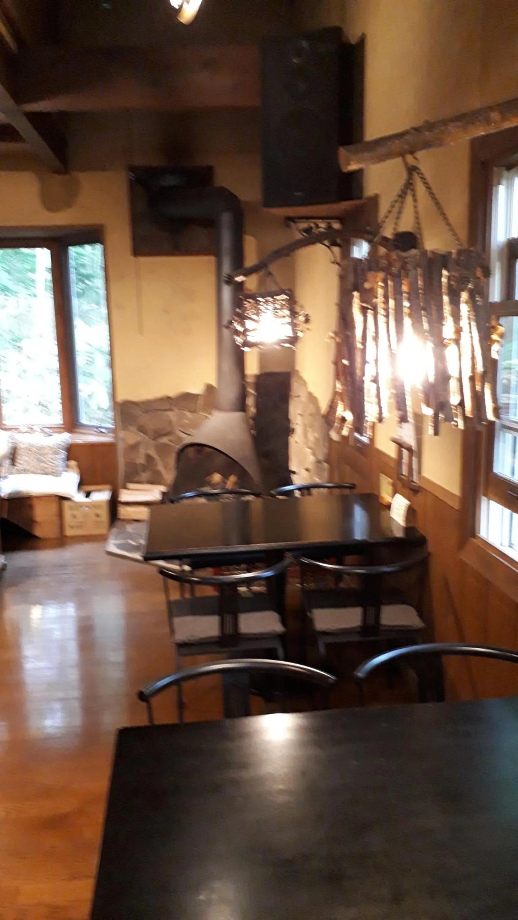 Restaurant/places to eat in Bistare Kana