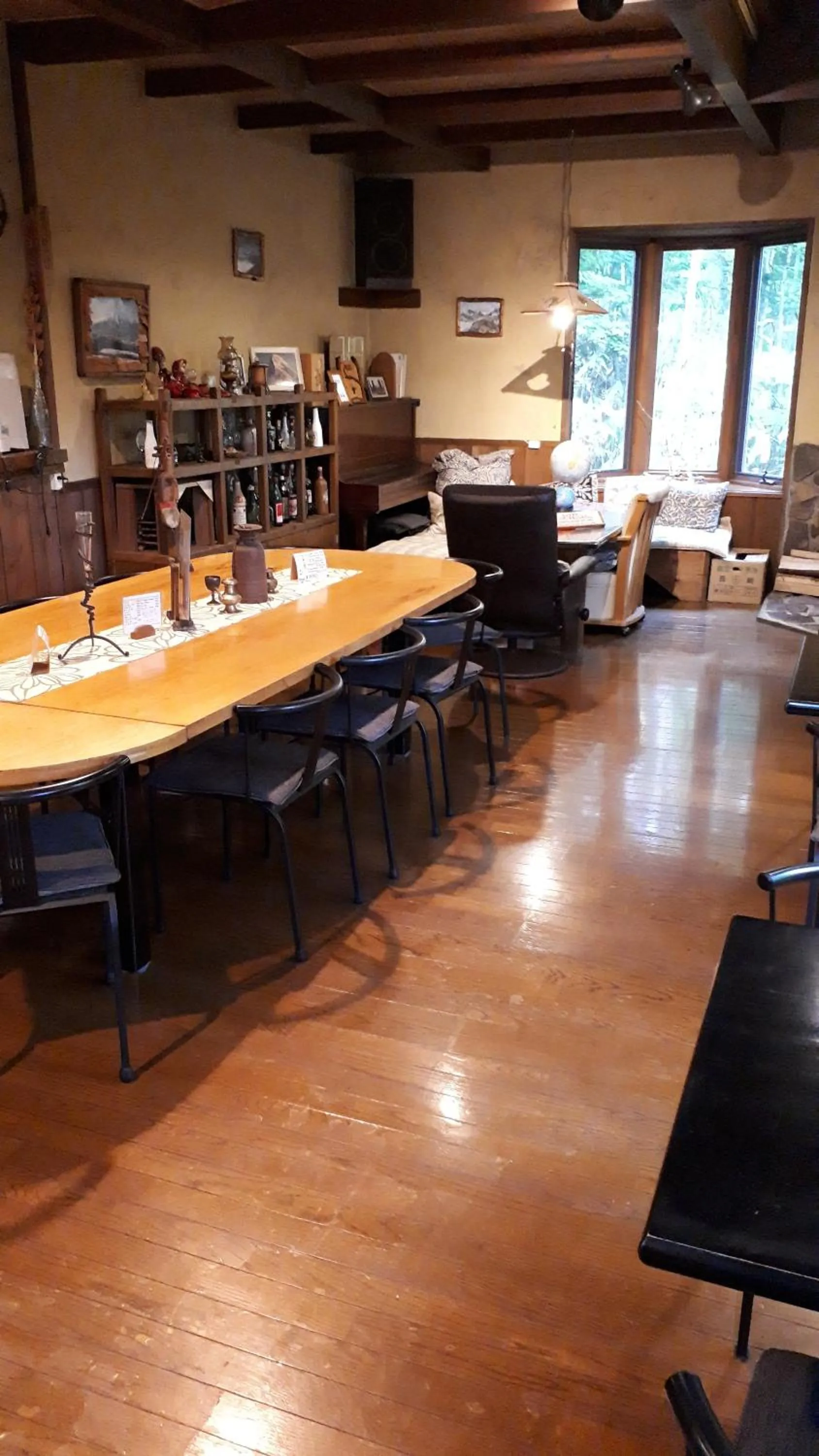 Restaurant/places to eat in Bistare Kana