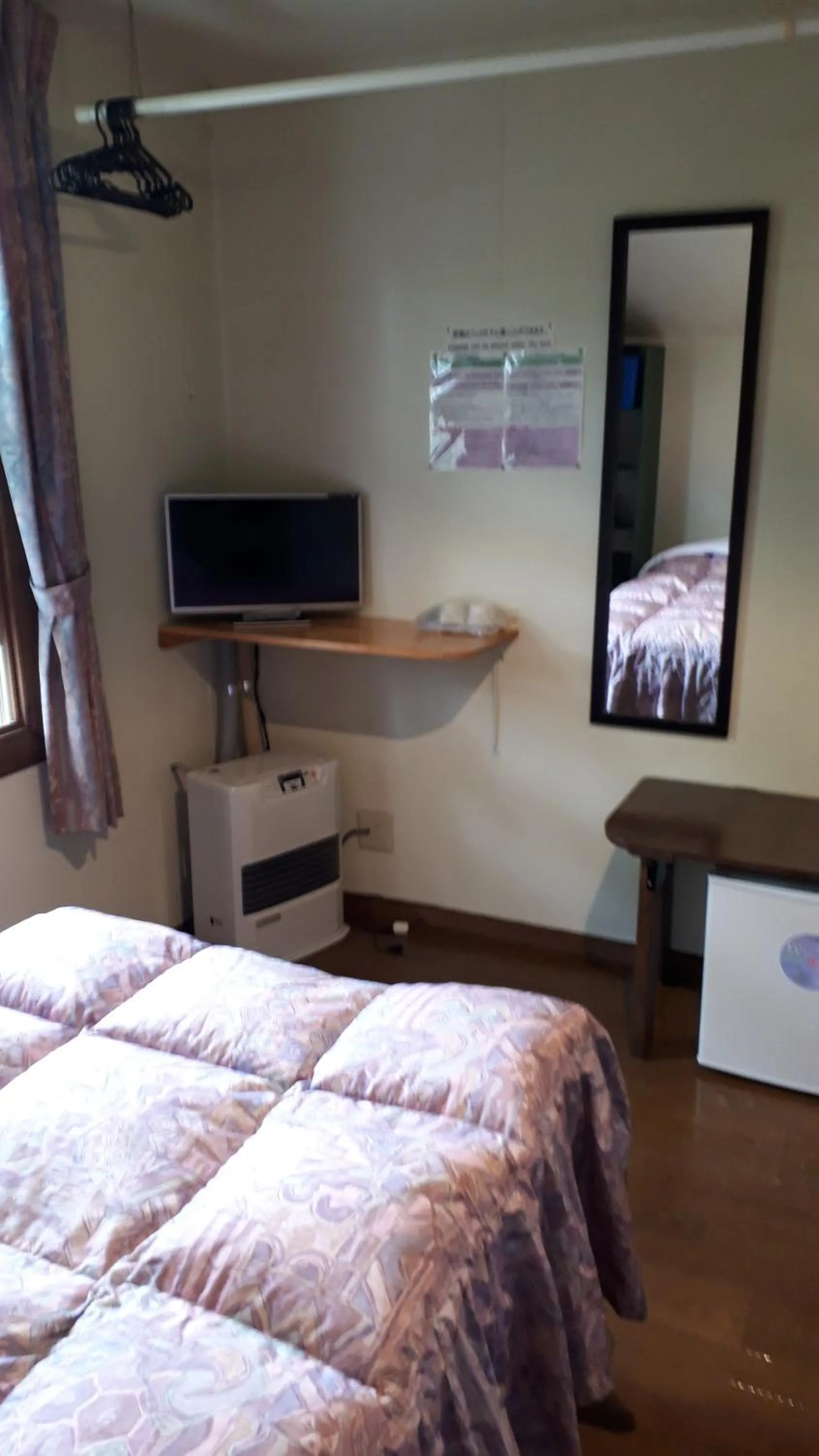 Photo of the whole room, Bed in Bistare Kana